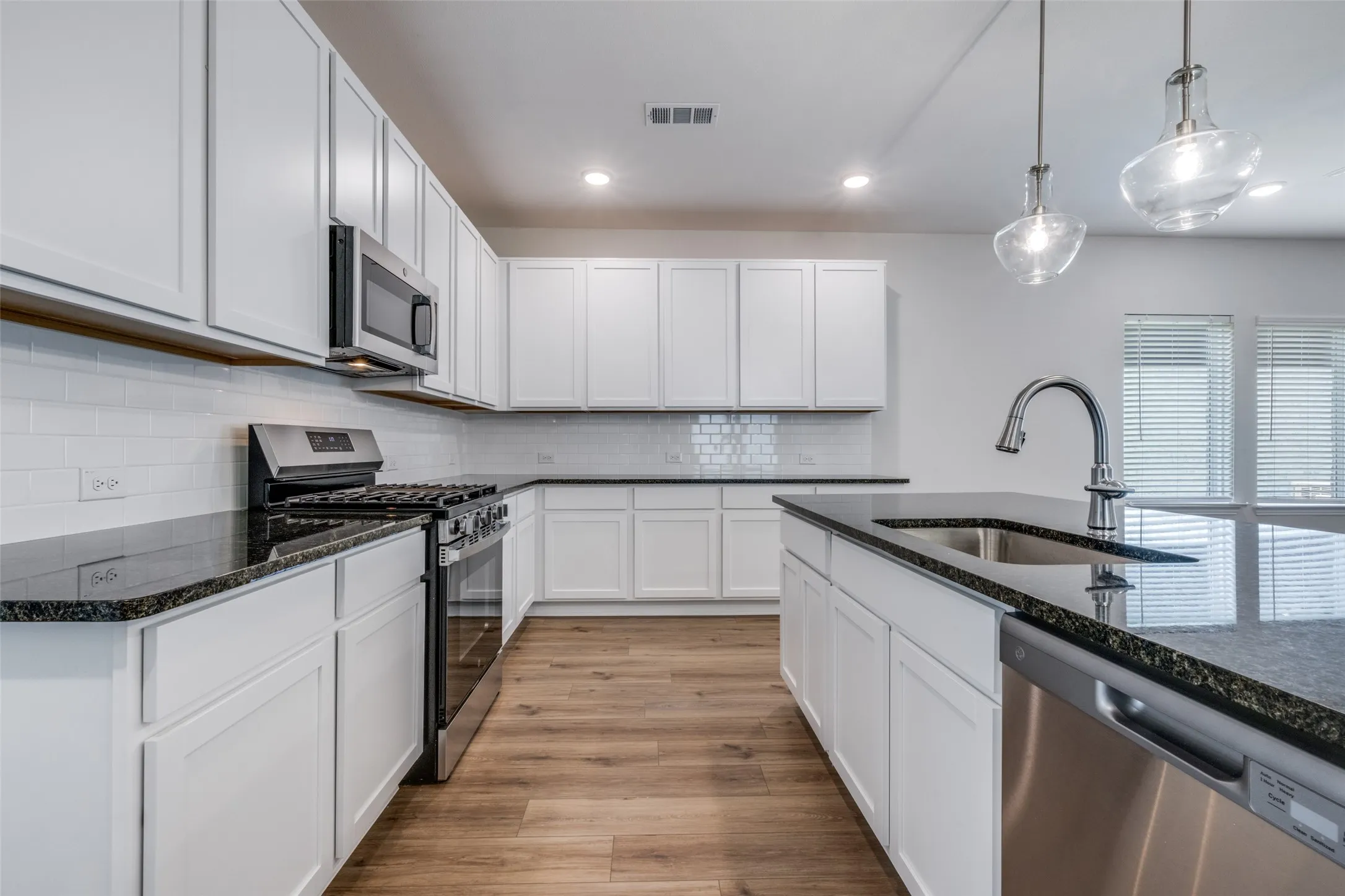 Single Family Residence For Rent in Denton County , 4013 Bluestem Boulevard, Denton, Texas 76226, 3 Bedroom, 2 Bathroom, 2 Garage spaces, 1,915 Sqft, built in 2025, mls#21387393, Real Estate Agent in Denton, Homes For Rent in Denton county, Homes For Rent in Denton, Realtor in Denton Texas, Real Estate Brokerage Independent Realty Texas, Luminita Cordes Realtor