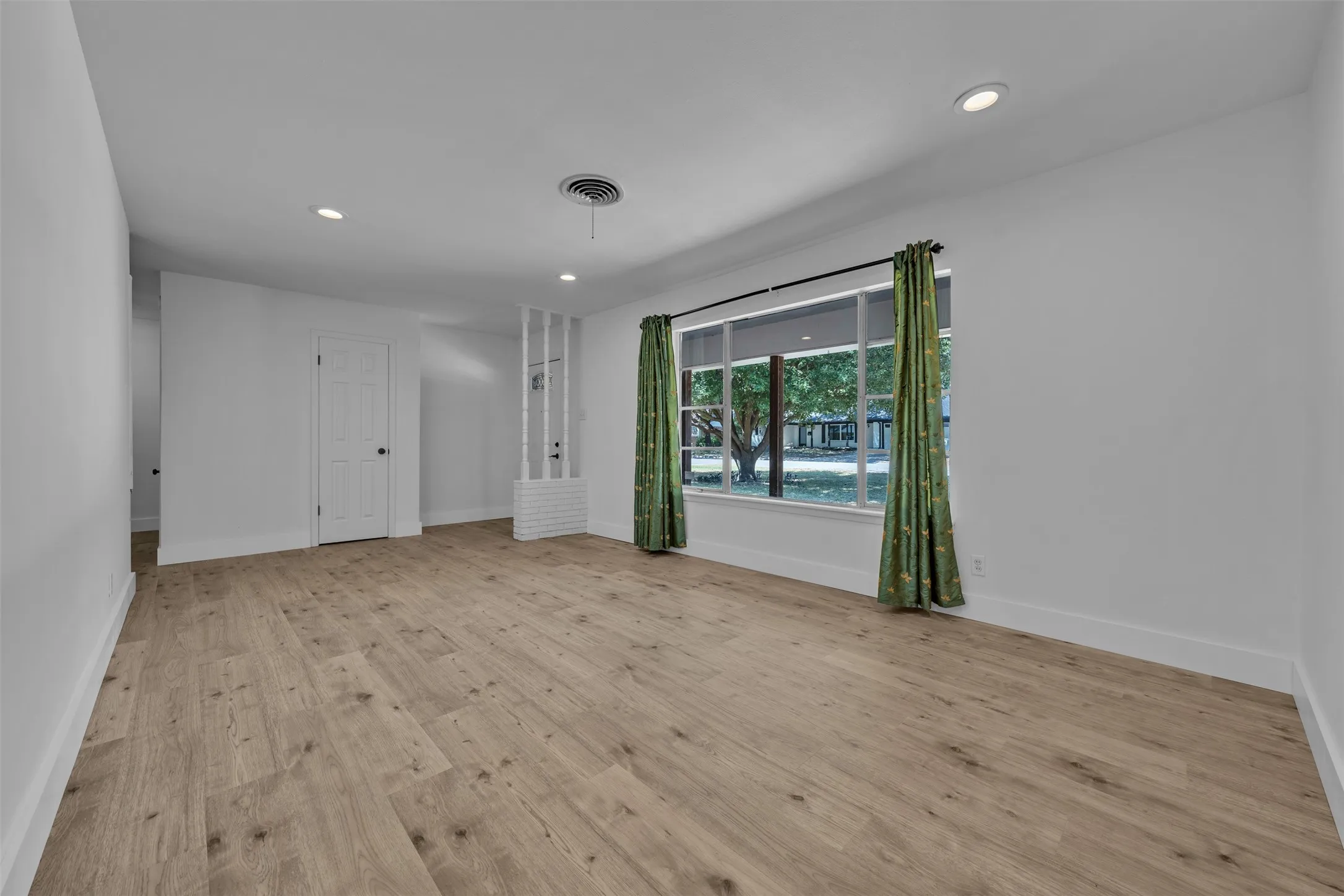 Inviting Open Comfort