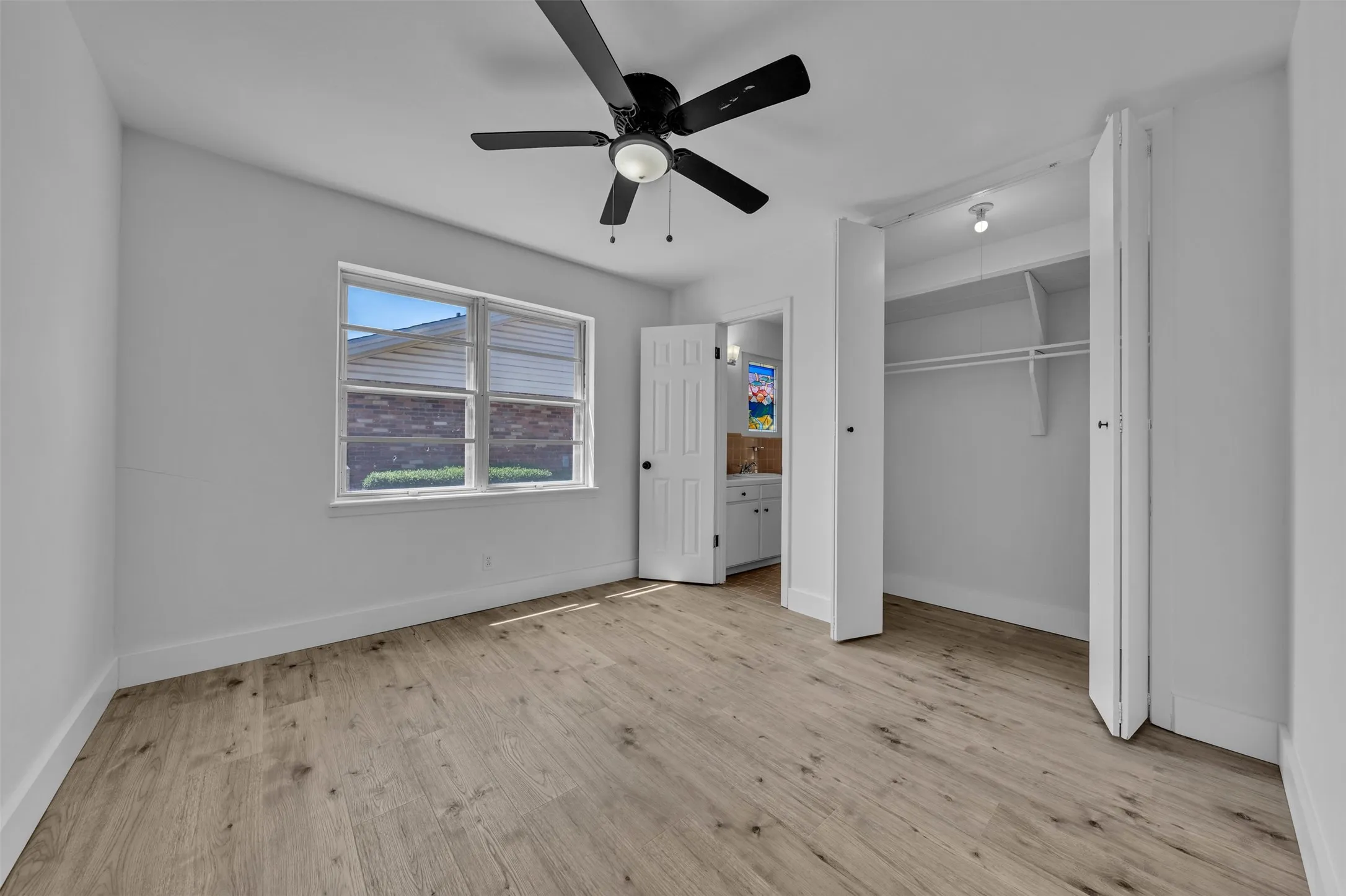 Middle Bedroom with Large Closet and Access to Walk Through Bathroom
