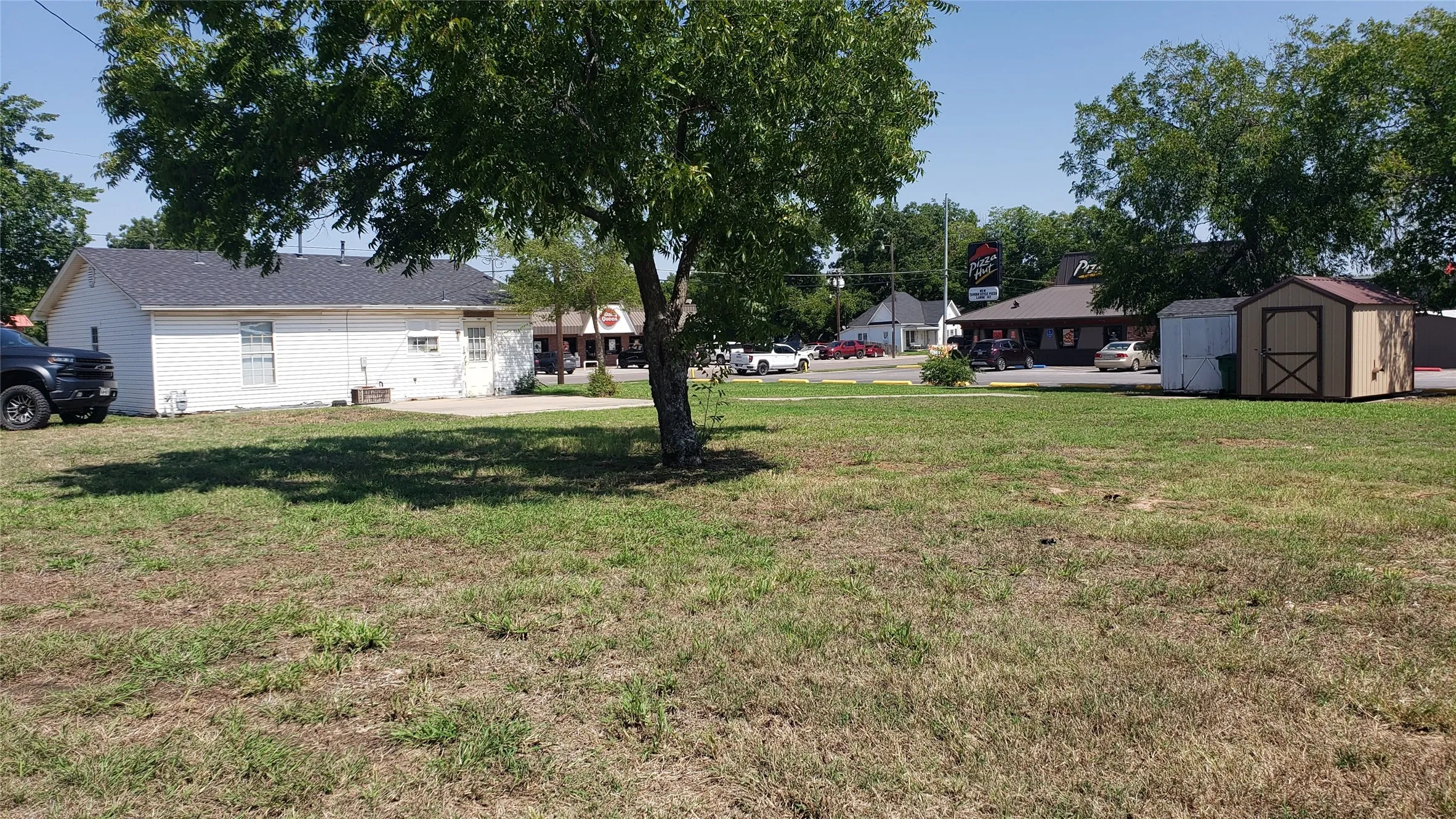 Retail For Sale in Montague County , 400 E Wise Street, Bowie, Texas 76230, 0, 0, Garage spaces, 0 Sqft, built in 1999, mls#21387396, Real Estate Agent in Bowie, Homes For Sale in Montague county, Homes For Sale in Bowie, Realtor in Bowie Texas, Real Estate Brokerage Independent Realty Texas, Luminita Cordes Realtor