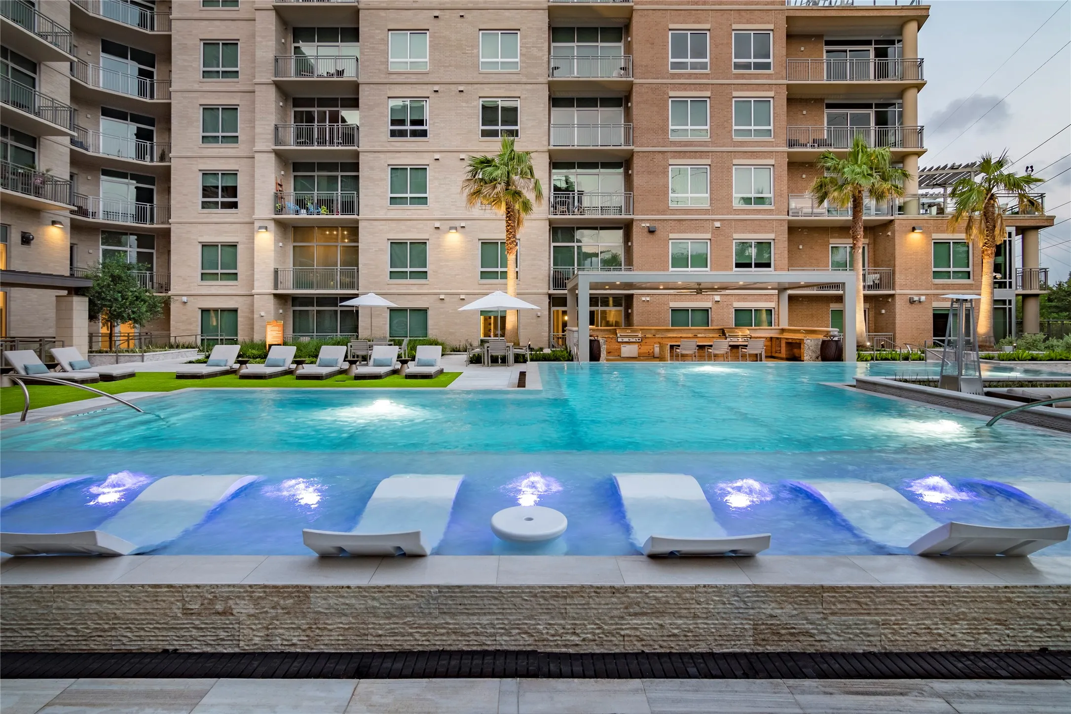 Apartment For Rent in Dallas County , 4719 Cole Avenue 318, Dallas, Texas 75205, 2 Bedroom, 3 Bathroom, 2 Garage spaces, 1,722 Sqft, built in 2015, mls#21387397, Real Estate Agent in Dallas, Homes For Rent in Dallas county, Homes For Rent in Dallas, Realtor in Dallas Texas, Real Estate Brokerage Independent Realty Texas, Luminita Cordes Realtor