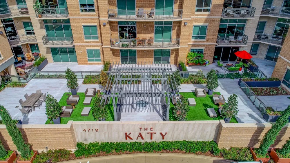 Apartment For Rent in Dallas County , 4719 Cole Avenue 318, Dallas, Texas 75205, 2 Bedroom, 3 Bathroom, 2 Garage spaces, 1,722 Sqft, built in 2015, mls#21387397, Real Estate Agent in Dallas, Homes For Rent in Dallas county, Homes For Rent in Dallas, Realtor in Dallas Texas, Real Estate Brokerage Independent Realty Texas, Luminita Cordes Realtor