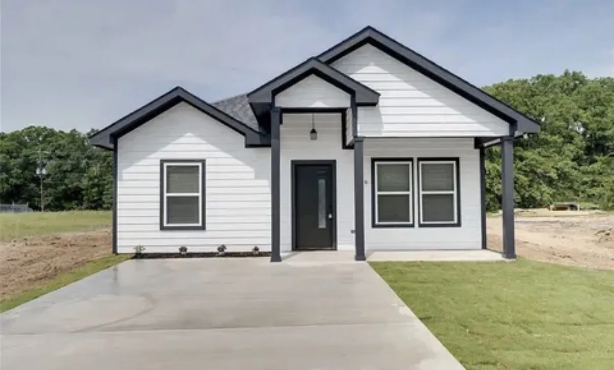 Single Family Residence For Sale in Henderson County , 116 Bowie Street, Mabank, Texas 75156, 3 Bedroom, 2 Bathroom, Garage spaces, 1,189 Sqft, built in 2025, mls#21387403, Real Estate Agent in Mabank, Homes For Sale in Henderson county, Homes For Sale in Mabank, Realtor in Mabank Texas, Real Estate Brokerage Independent Realty Texas, Luminita Cordes Realtor