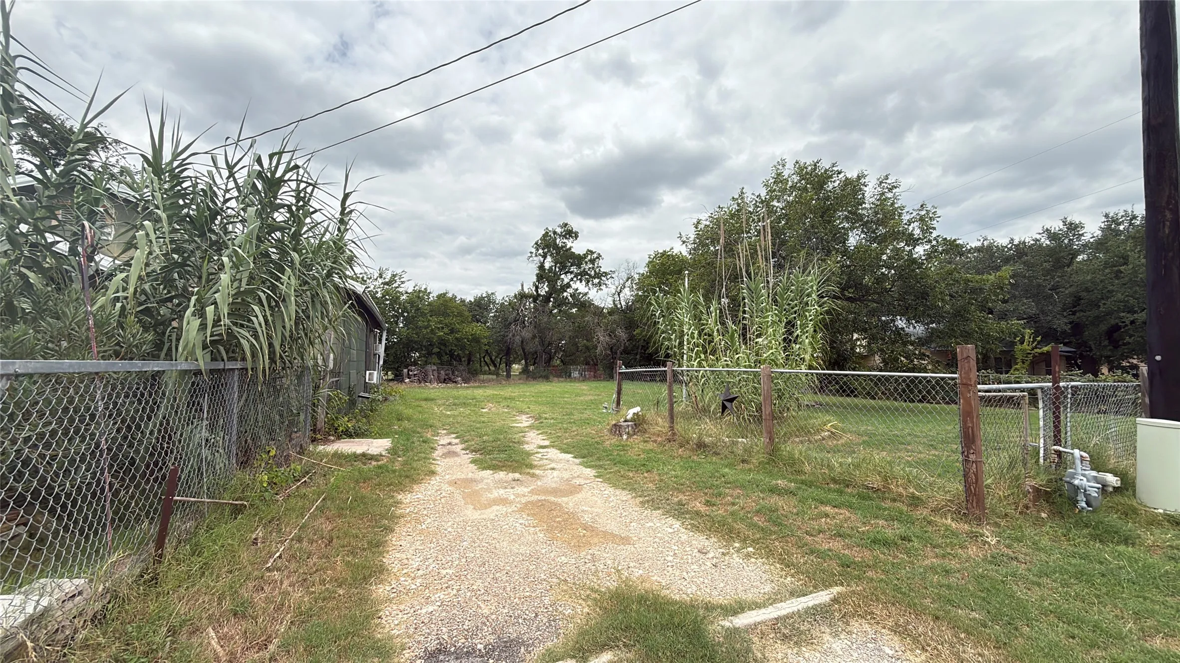 Single Family Residence For Sale in Coryell County , 377 Tom Sawyer Street, Evant, Texas 76525, 1 Bedroom, 1 Bathroom, Garage spaces, 1,237 Sqft, built in 1940, mls#21387394, Real Estate Agent in Evant, Homes For Sale in Coryell county, Homes For Sale in Evant, Realtor in Evant Texas, Real Estate Brokerage Independent Realty Texas, Luminita Cordes Realtor