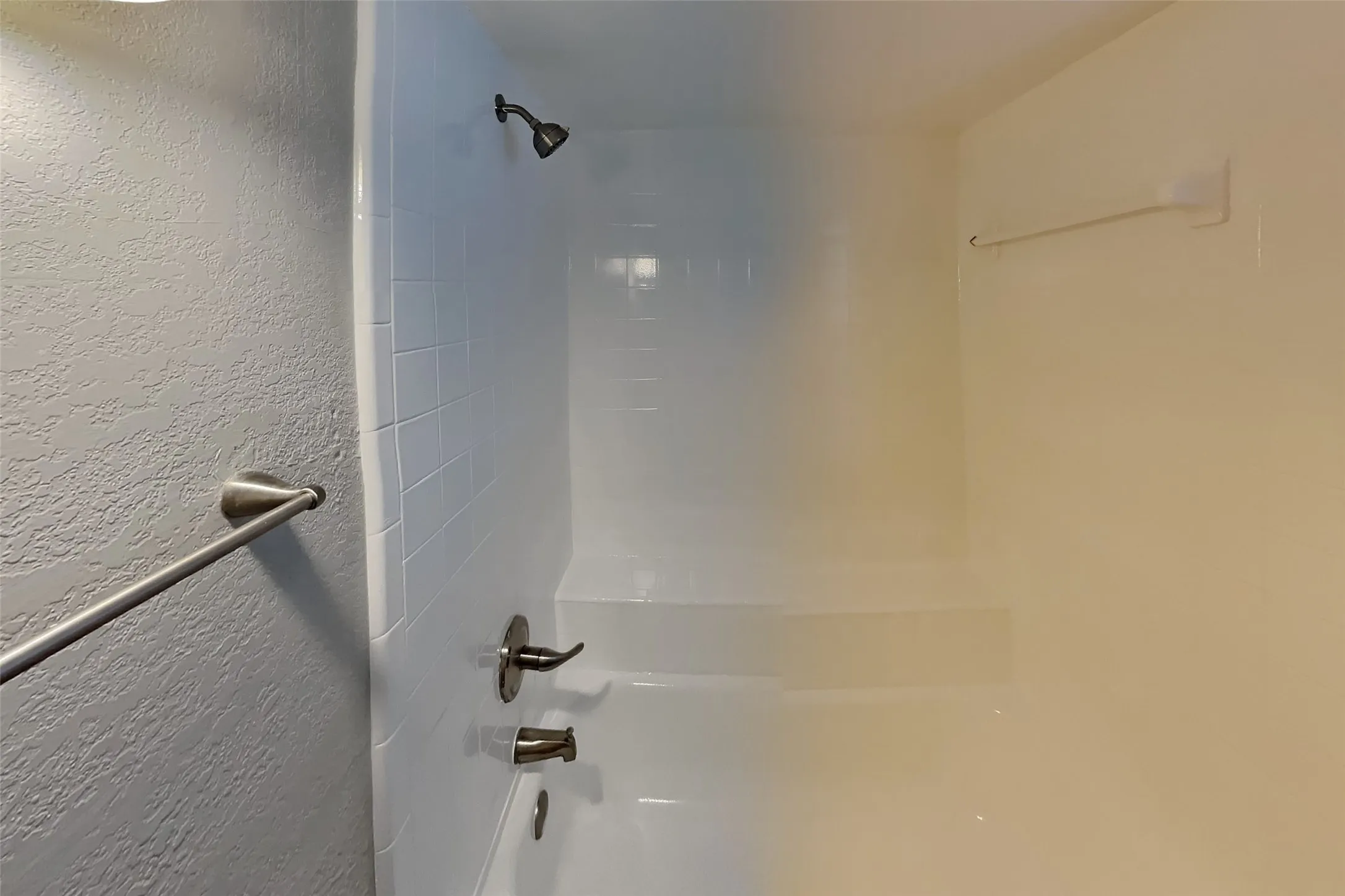 Single Family Residence For Rent in Denton County , 1313 Ponder Way, Flower Mound, Texas 75028, 3 Bedroom, 3 Bathroom, 2 Garage spaces, 2,023 Sqft, built in 1985, mls#21387391, Real Estate Agent in Flower Mound, Homes For Rent in Denton county, Homes For Rent in Flower Mound, Realtor in Flower Mound Texas, Real Estate Brokerage Independent Realty Texas, Luminita Cordes Realtor