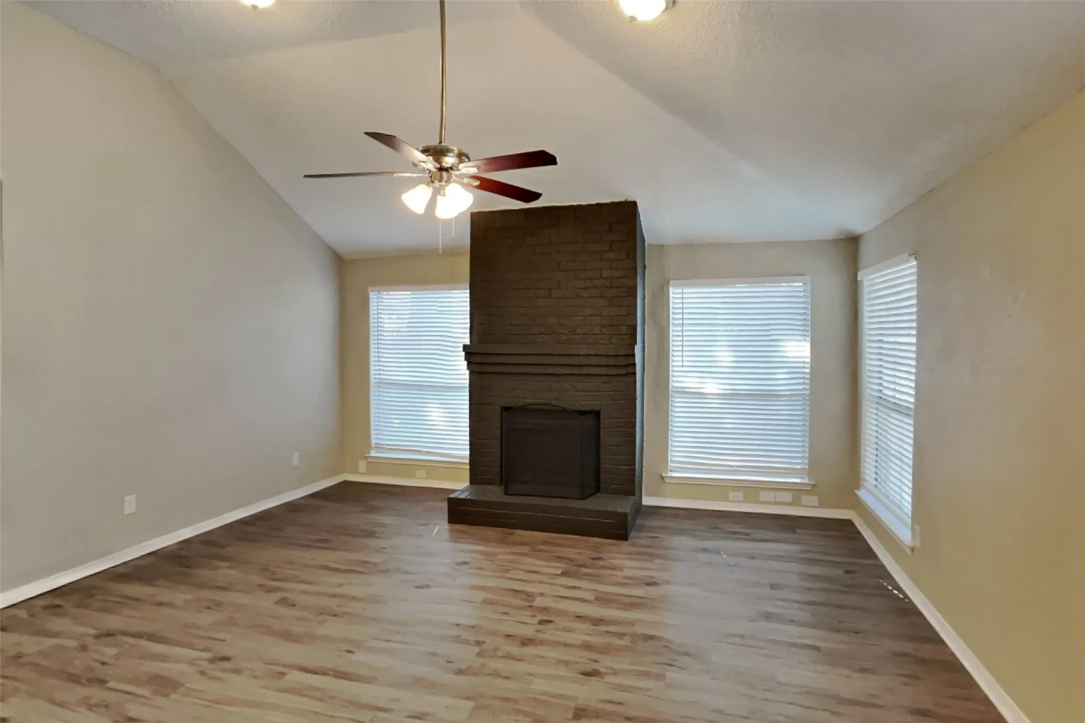 Single Family Residence For Rent in Denton County , 1313 Ponder Way, Flower Mound, Texas 75028, 3 Bedroom, 3 Bathroom, 2 Garage spaces, 2,023 Sqft, built in 1985, mls#21387391, Real Estate Agent in Flower Mound, Homes For Rent in Denton county, Homes For Rent in Flower Mound, Realtor in Flower Mound Texas, Real Estate Brokerage Independent Realty Texas, Luminita Cordes Realtor
