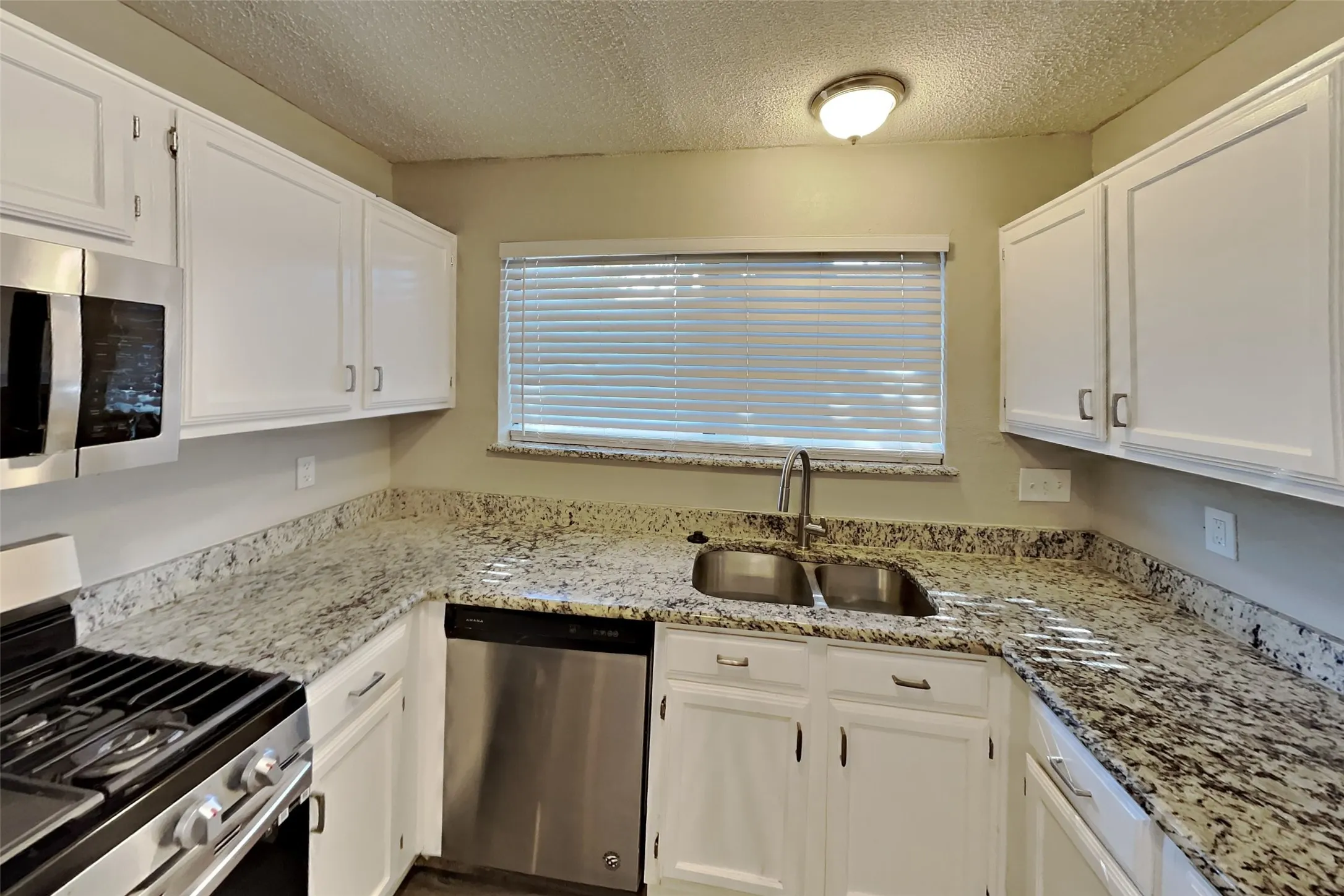 Single Family Residence For Rent in Denton County , 1313 Ponder Way, Flower Mound, Texas 75028, 3 Bedroom, 3 Bathroom, 2 Garage spaces, 2,023 Sqft, built in 1985, mls#21387391, Real Estate Agent in Flower Mound, Homes For Rent in Denton county, Homes For Rent in Flower Mound, Realtor in Flower Mound Texas, Real Estate Brokerage Independent Realty Texas, Luminita Cordes Realtor
