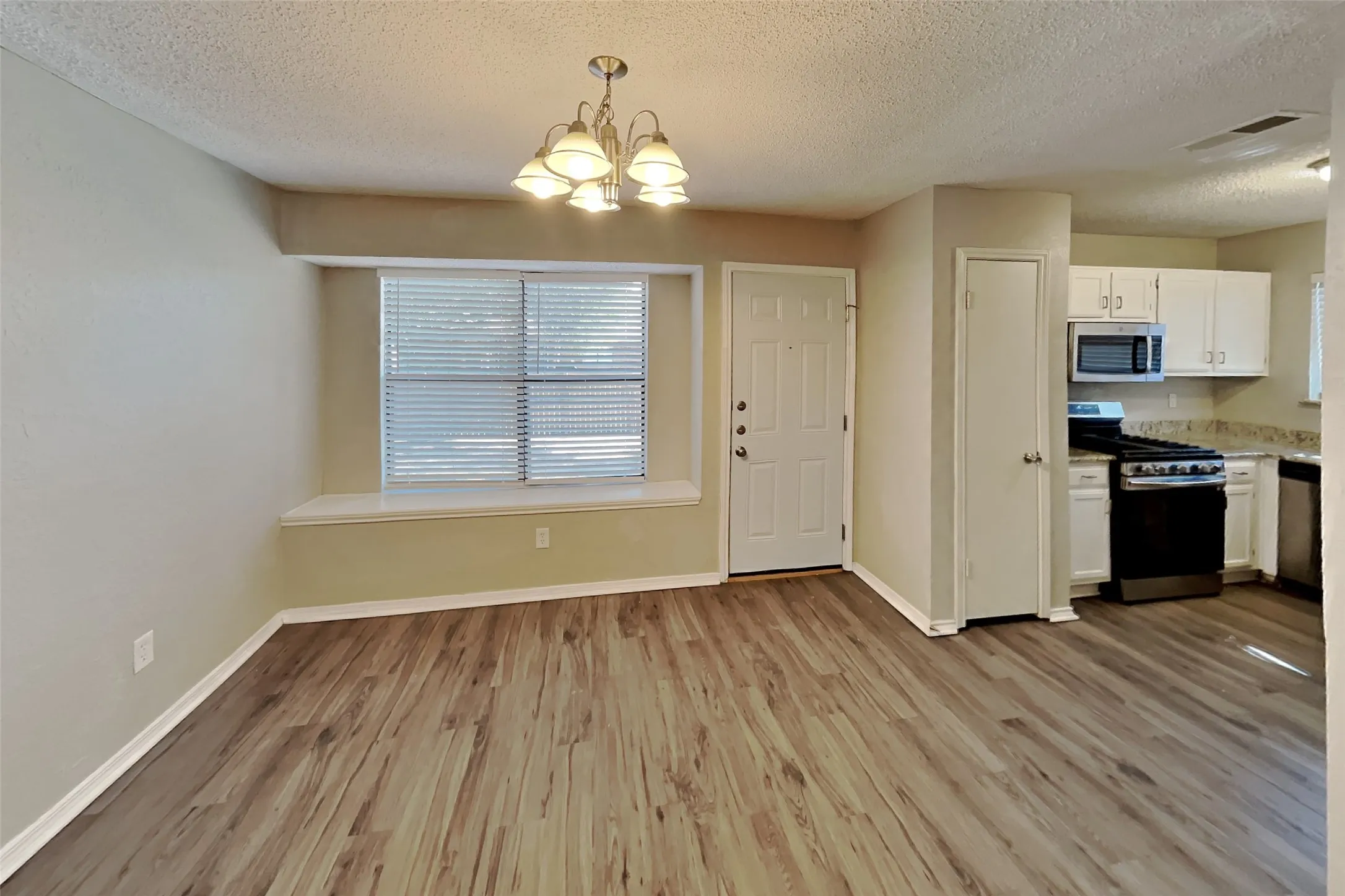 Single Family Residence For Rent in Denton County , 1313 Ponder Way, Flower Mound, Texas 75028, 3 Bedroom, 3 Bathroom, 2 Garage spaces, 2,023 Sqft, built in 1985, mls#21387391, Real Estate Agent in Flower Mound, Homes For Rent in Denton county, Homes For Rent in Flower Mound, Realtor in Flower Mound Texas, Real Estate Brokerage Independent Realty Texas, Luminita Cordes Realtor