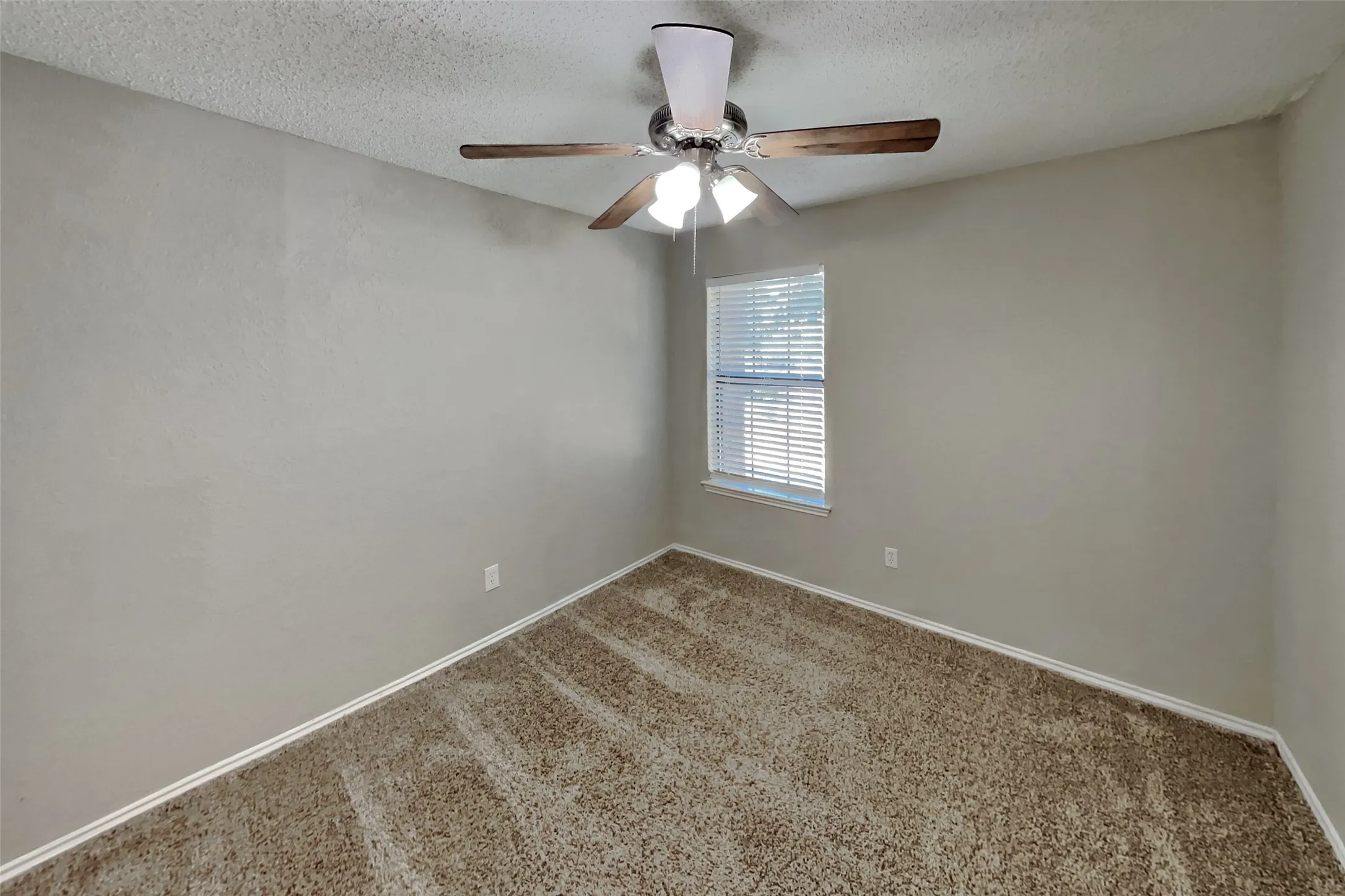 Single Family Residence For Rent in Denton County , 1313 Ponder Way, Flower Mound, Texas 75028, 3 Bedroom, 3 Bathroom, 2 Garage spaces, 2,023 Sqft, built in 1985, mls#21387391, Real Estate Agent in Flower Mound, Homes For Rent in Denton county, Homes For Rent in Flower Mound, Realtor in Flower Mound Texas, Real Estate Brokerage Independent Realty Texas, Luminita Cordes Realtor