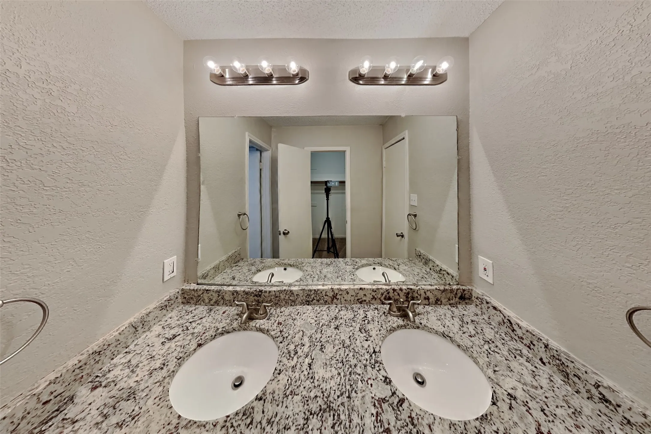Single Family Residence For Rent in Denton County , 1313 Ponder Way, Flower Mound, Texas 75028, 3 Bedroom, 3 Bathroom, 2 Garage spaces, 2,023 Sqft, built in 1985, mls#21387391, Real Estate Agent in Flower Mound, Homes For Rent in Denton county, Homes For Rent in Flower Mound, Realtor in Flower Mound Texas, Real Estate Brokerage Independent Realty Texas, Luminita Cordes Realtor