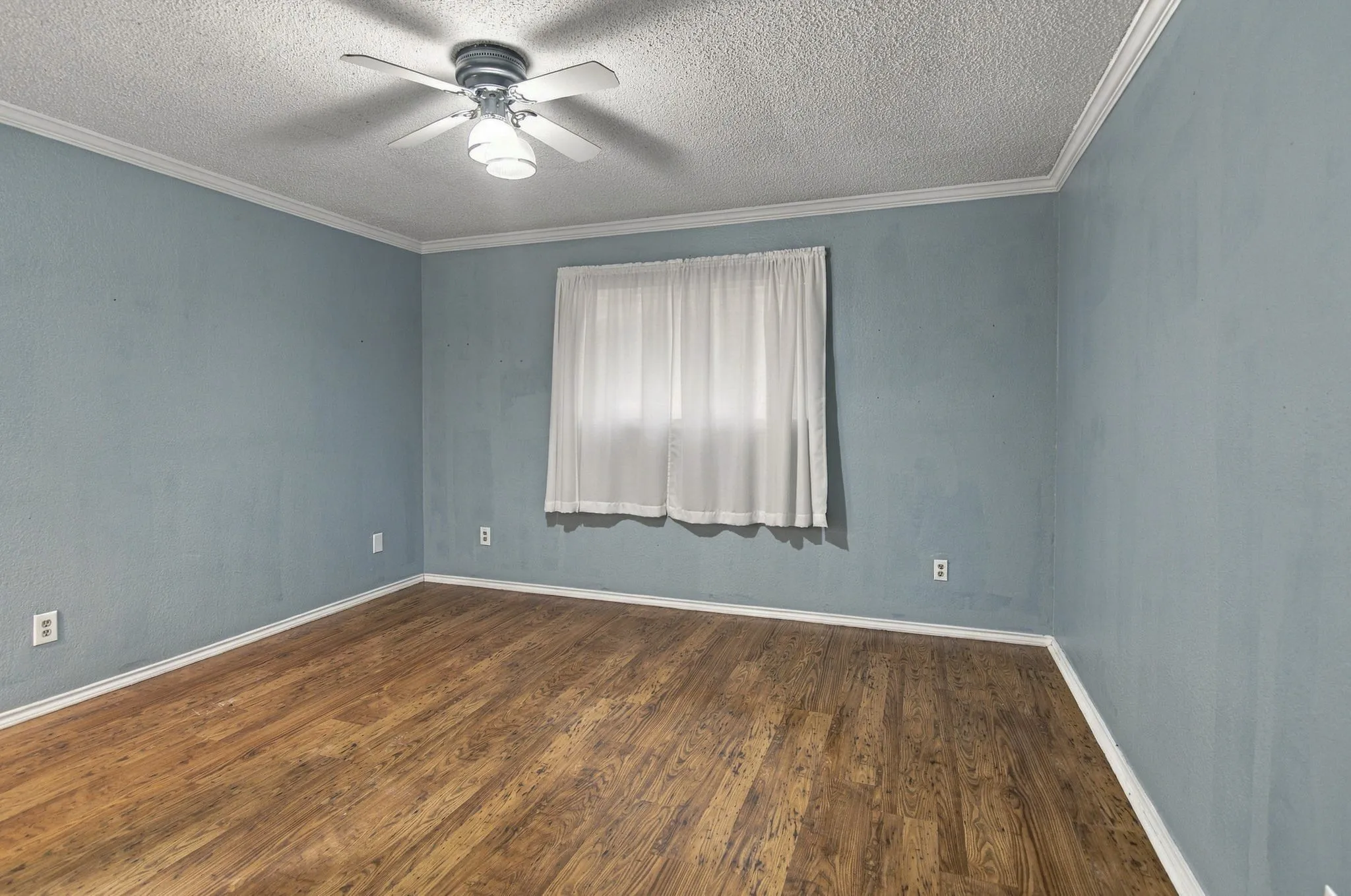 Single Family Residence For Sale in Tarrant County , 7917 Berrybrook Drive, Watauga, Texas 76148, 3 Bedroom, 2 Bathroom, 2 Garage spaces, 1,336 Sqft, built in 1984, mls#21387406, Real Estate Agent in Watauga, Homes For Sale in Tarrant county, Homes For Sale in Watauga, Realtor in Watauga Texas, Real Estate Brokerage Independent Realty Texas, Luminita Cordes Realtor
