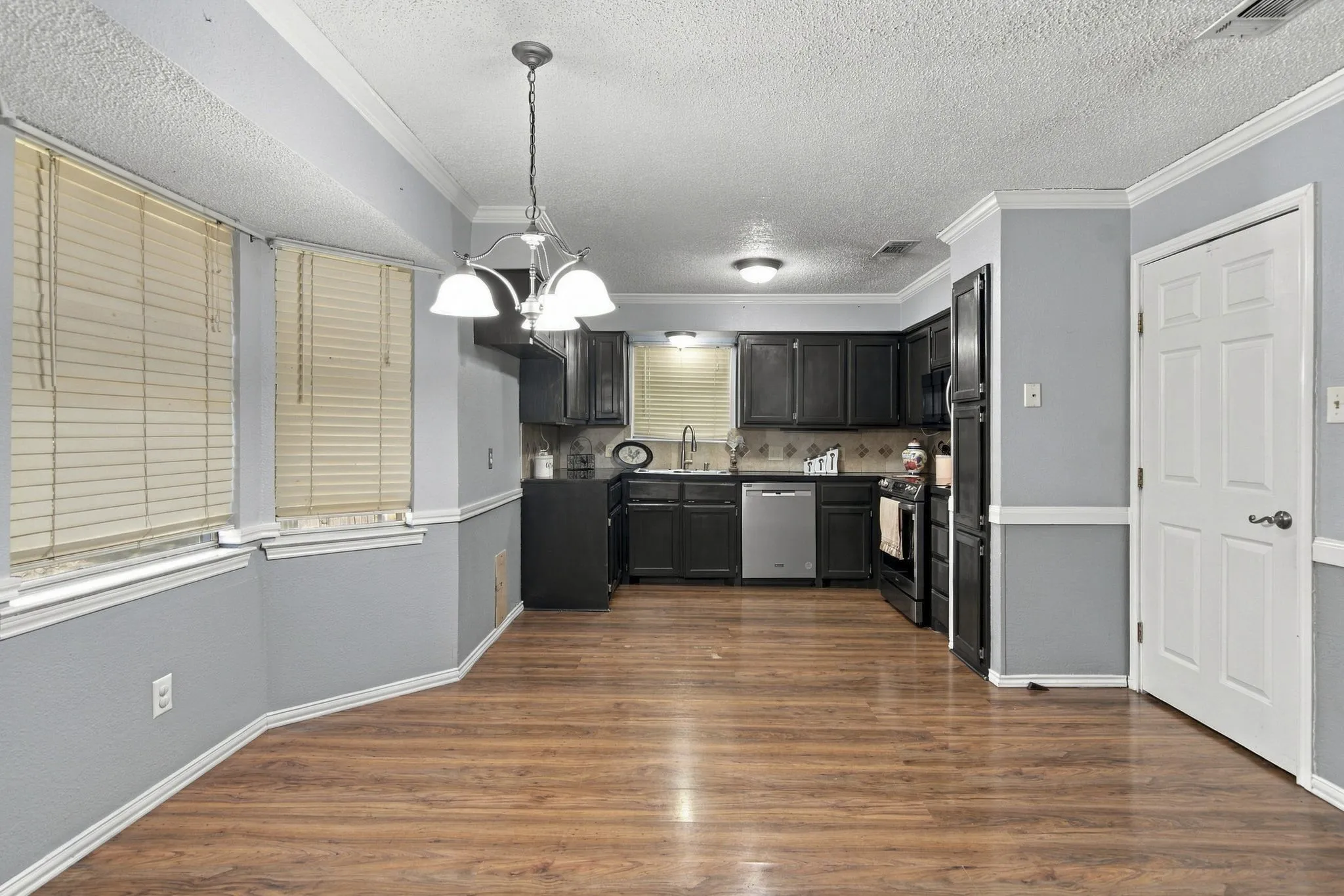 Single Family Residence For Sale in Tarrant County , 7917 Berrybrook Drive, Watauga, Texas 76148, 3 Bedroom, 2 Bathroom, 2 Garage spaces, 1,336 Sqft, built in 1984, mls#21387406, Real Estate Agent in Watauga, Homes For Sale in Tarrant county, Homes For Sale in Watauga, Realtor in Watauga Texas, Real Estate Brokerage Independent Realty Texas, Luminita Cordes Realtor