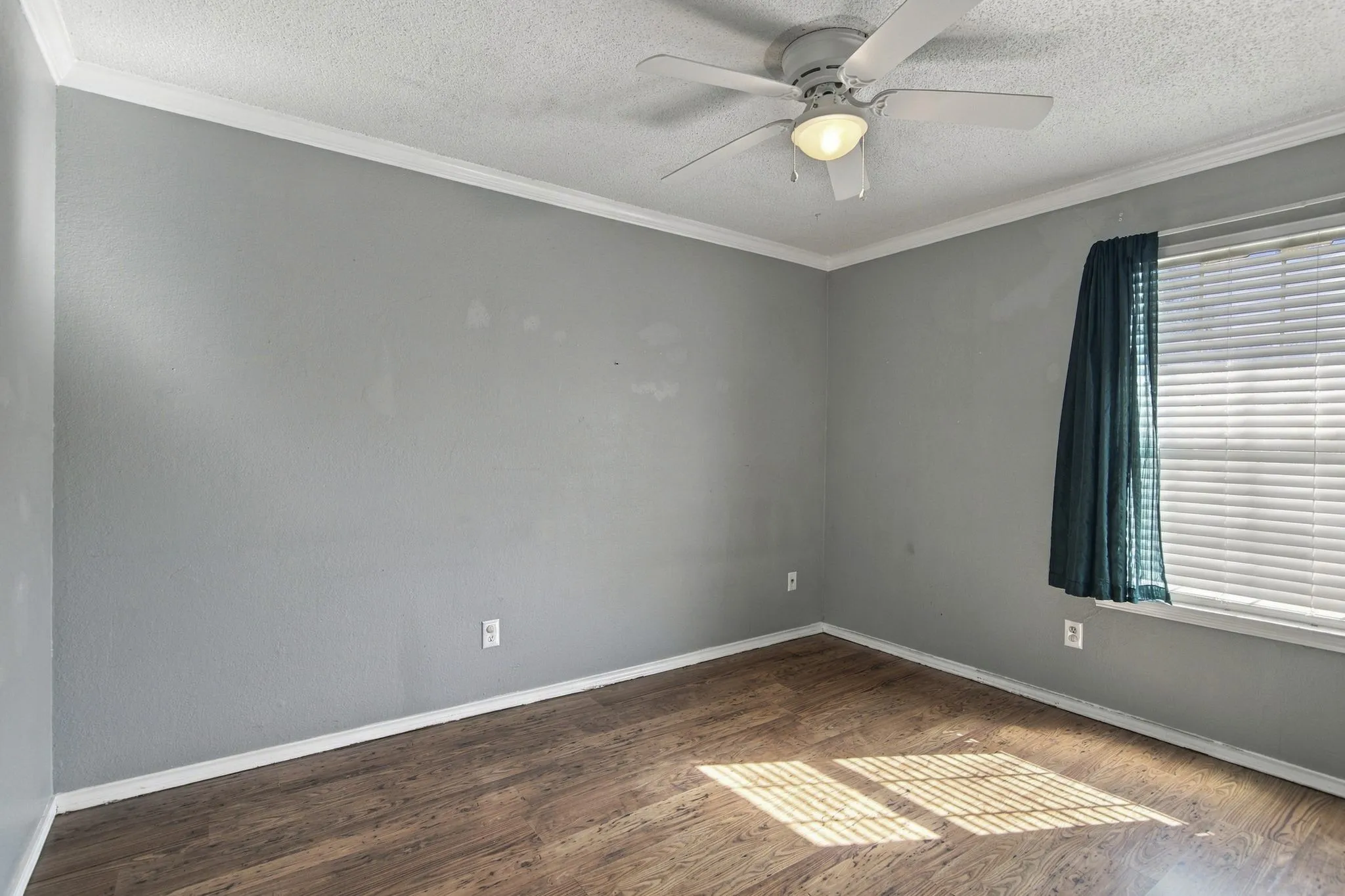Single Family Residence For Sale in Tarrant County , 7917 Berrybrook Drive, Watauga, Texas 76148, 3 Bedroom, 2 Bathroom, 2 Garage spaces, 1,336 Sqft, built in 1984, mls#21387406, Real Estate Agent in Watauga, Homes For Sale in Tarrant county, Homes For Sale in Watauga, Realtor in Watauga Texas, Real Estate Brokerage Independent Realty Texas, Luminita Cordes Realtor