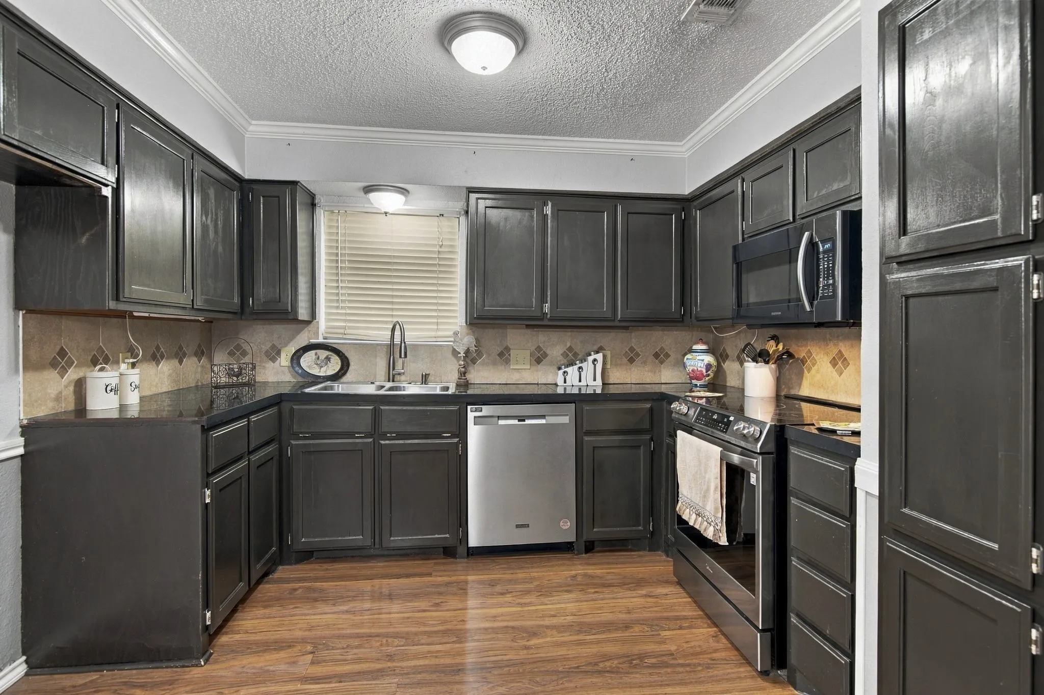 Single Family Residence For Sale in Tarrant County , 7917 Berrybrook Drive, Watauga, Texas 76148, 3 Bedroom, 2 Bathroom, 2 Garage spaces, 1,336 Sqft, built in 1984, mls#21387406, Real Estate Agent in Watauga, Homes For Sale in Tarrant county, Homes For Sale in Watauga, Realtor in Watauga Texas, Real Estate Brokerage Independent Realty Texas, Luminita Cordes Realtor