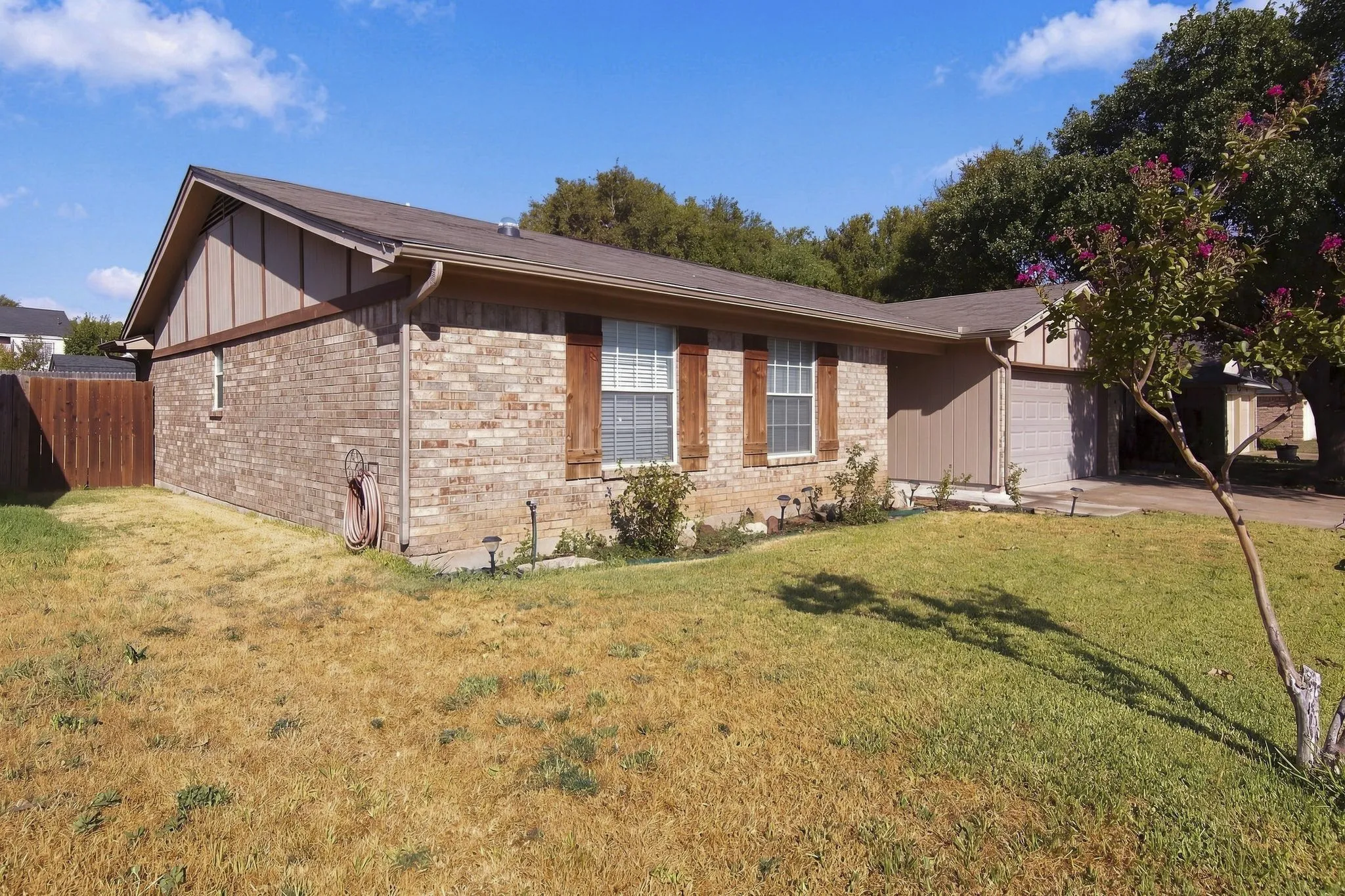 Single Family Residence For Sale in Tarrant County , 7917 Berrybrook Drive, Watauga, Texas 76148, 3 Bedroom, 2 Bathroom, 2 Garage spaces, 1,336 Sqft, built in 1984, mls#21387406, Real Estate Agent in Watauga, Homes For Sale in Tarrant county, Homes For Sale in Watauga, Realtor in Watauga Texas, Real Estate Brokerage Independent Realty Texas, Luminita Cordes Realtor