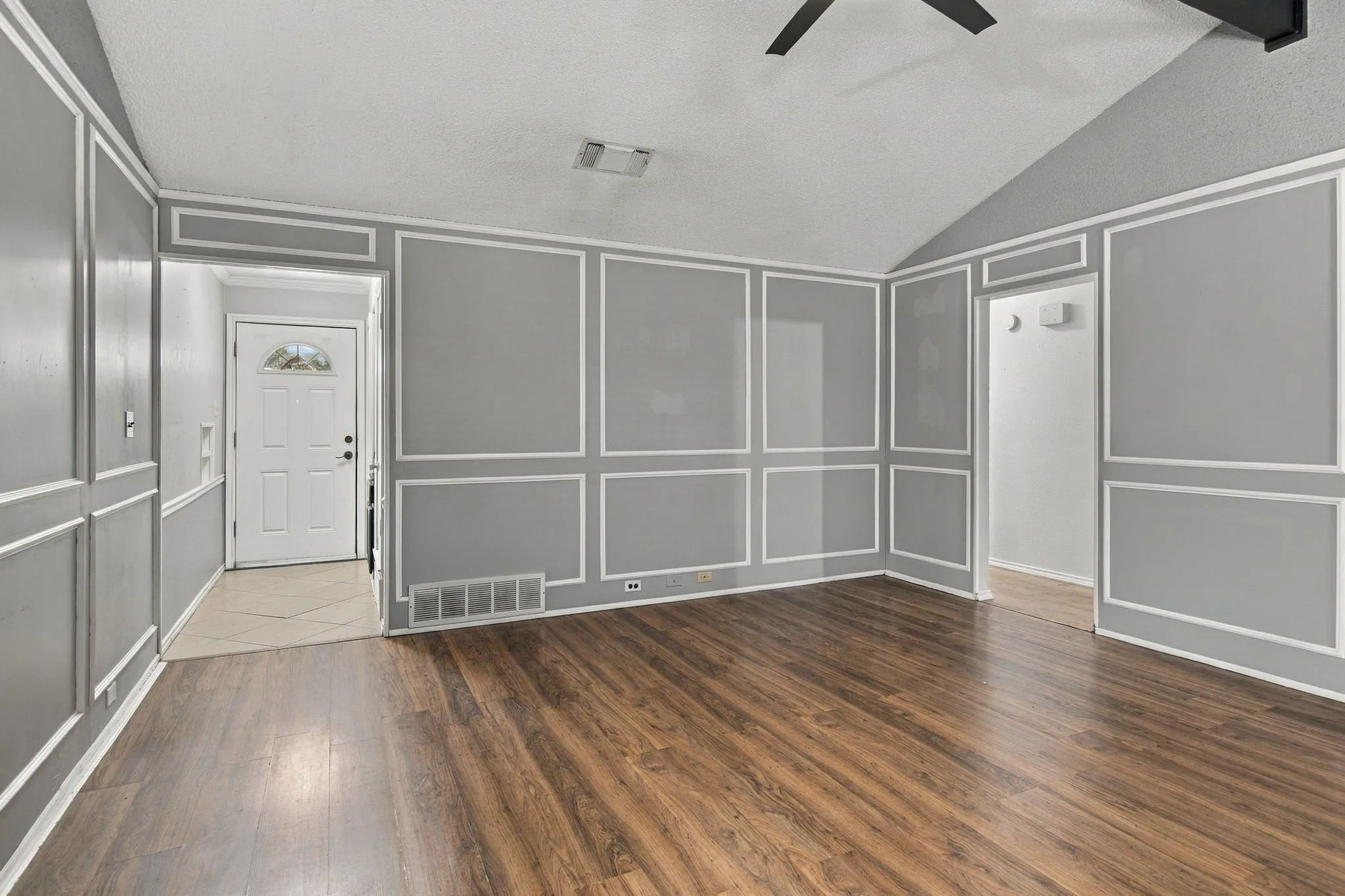 Single Family Residence For Sale in Tarrant County , 7917 Berrybrook Drive, Watauga, Texas 76148, 3 Bedroom, 2 Bathroom, 2 Garage spaces, 1,336 Sqft, built in 1984, mls#21387406, Real Estate Agent in Watauga, Homes For Sale in Tarrant county, Homes For Sale in Watauga, Realtor in Watauga Texas, Real Estate Brokerage Independent Realty Texas, Luminita Cordes Realtor
