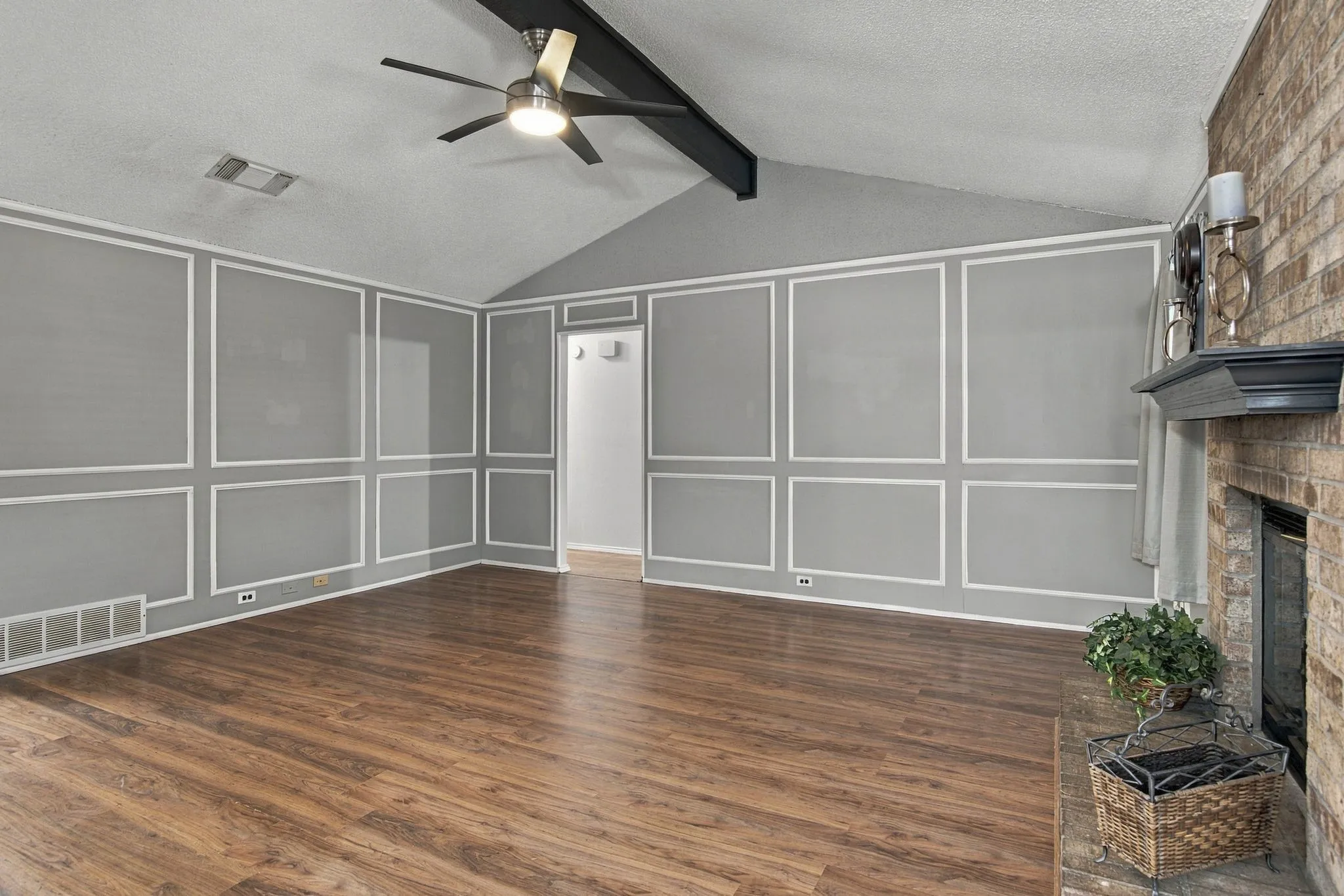 Single Family Residence For Sale in Tarrant County , 7917 Berrybrook Drive, Watauga, Texas 76148, 3 Bedroom, 2 Bathroom, 2 Garage spaces, 1,336 Sqft, built in 1984, mls#21387406, Real Estate Agent in Watauga, Homes For Sale in Tarrant county, Homes For Sale in Watauga, Realtor in Watauga Texas, Real Estate Brokerage Independent Realty Texas, Luminita Cordes Realtor