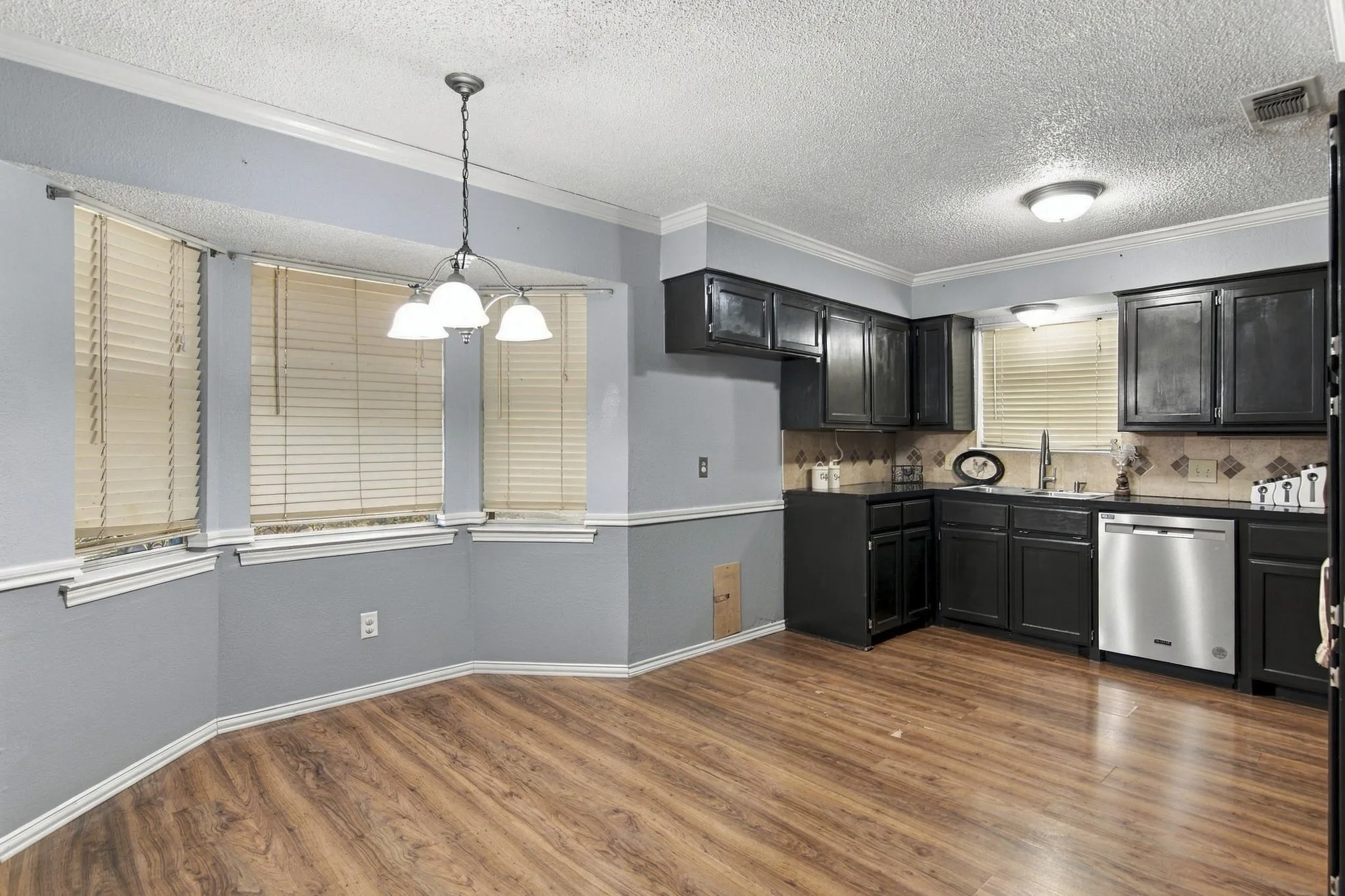 Single Family Residence For Sale in Tarrant County , 7917 Berrybrook Drive, Watauga, Texas 76148, 3 Bedroom, 2 Bathroom, 2 Garage spaces, 1,336 Sqft, built in 1984, mls#21387406, Real Estate Agent in Watauga, Homes For Sale in Tarrant county, Homes For Sale in Watauga, Realtor in Watauga Texas, Real Estate Brokerage Independent Realty Texas, Luminita Cordes Realtor