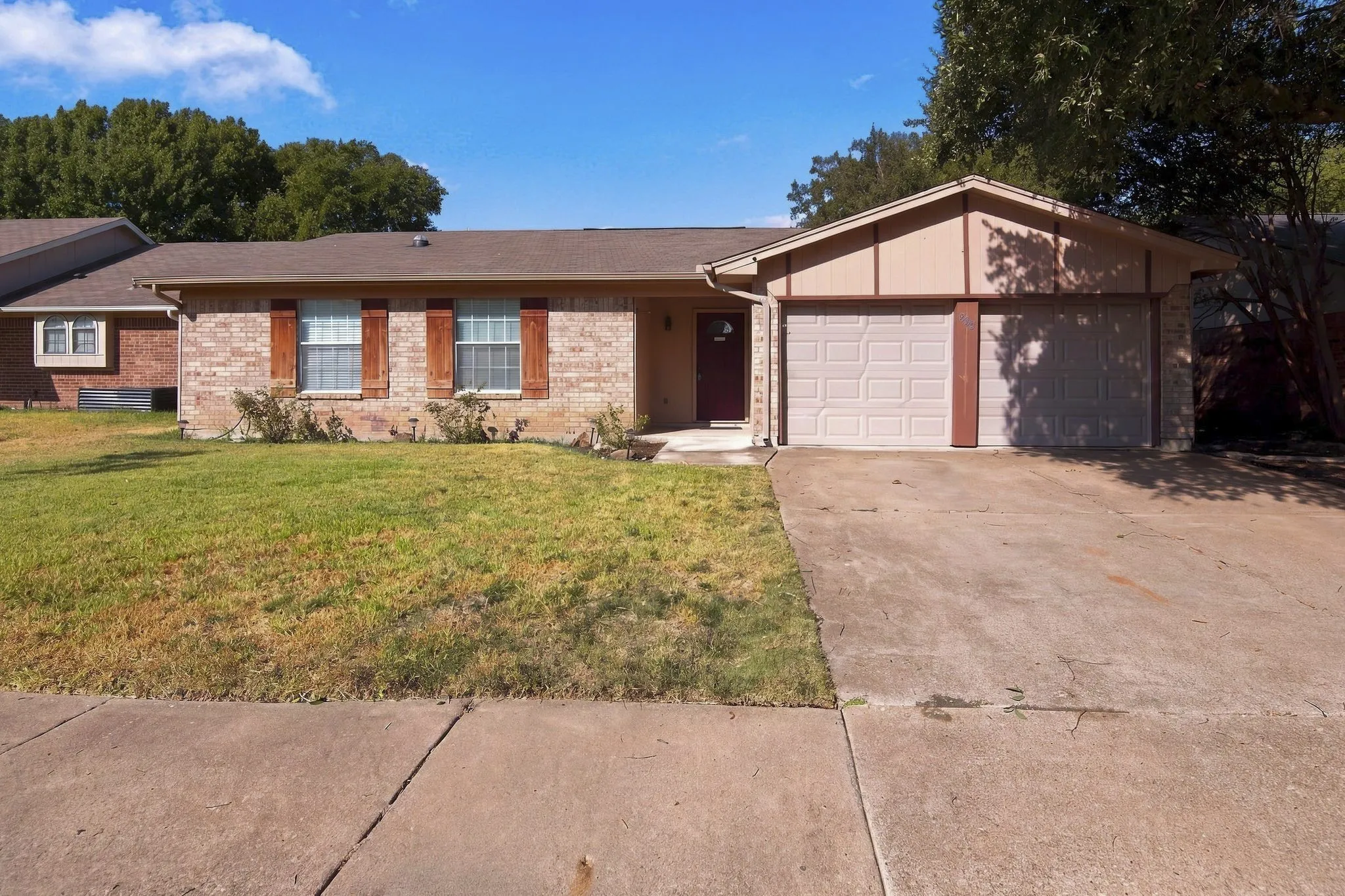 Single Family Residence For Sale in Tarrant County , 7917 Berrybrook Drive, Watauga, Texas 76148, 3 Bedroom, 2 Bathroom, 2 Garage spaces, 1,336 Sqft, built in 1984, mls#21387406, Real Estate Agent in Watauga, Homes For Sale in Tarrant county, Homes For Sale in Watauga, Realtor in Watauga Texas, Real Estate Brokerage Independent Realty Texas, Luminita Cordes Realtor