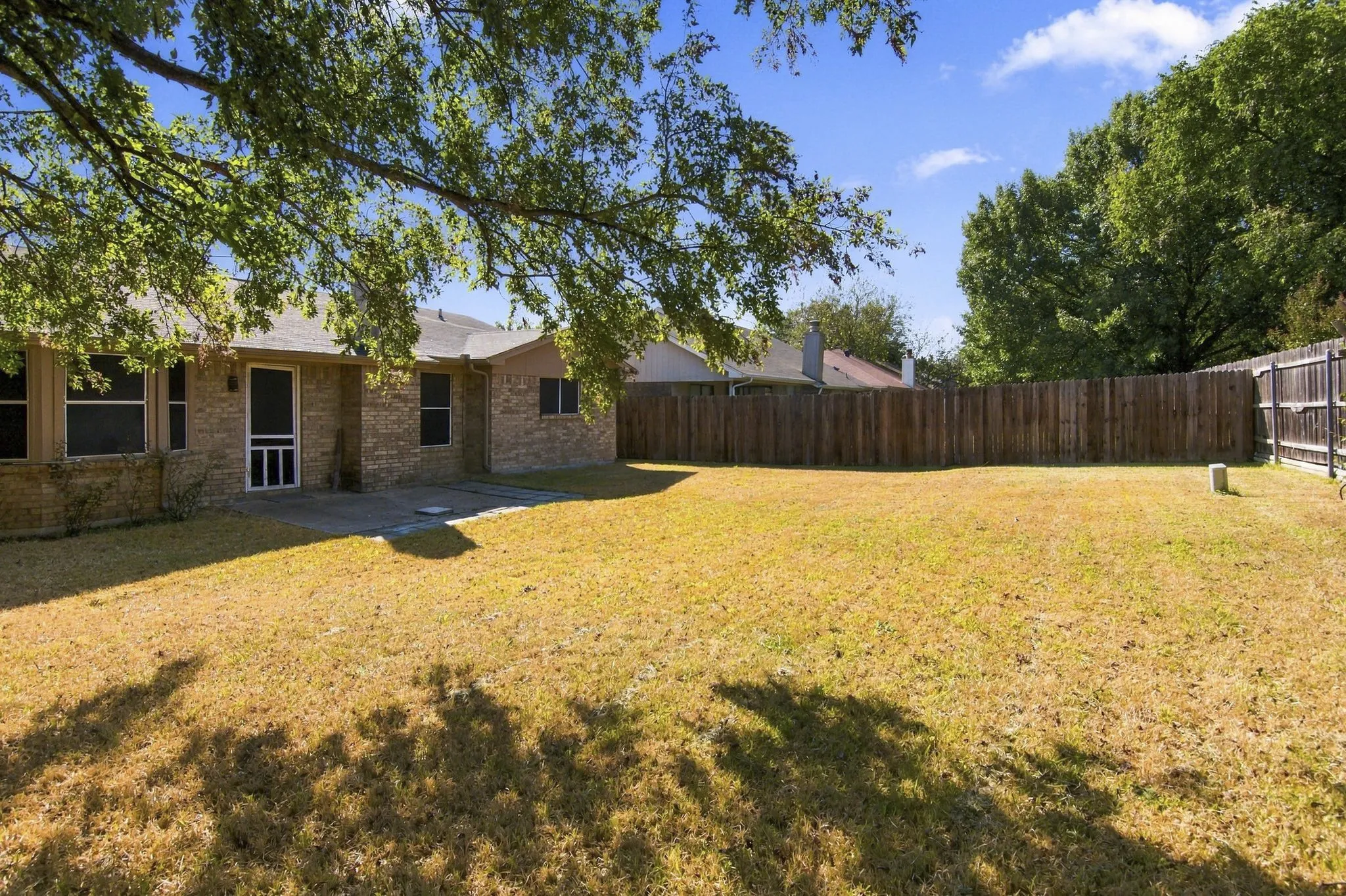 Single Family Residence For Sale in Tarrant County , 7917 Berrybrook Drive, Watauga, Texas 76148, 3 Bedroom, 2 Bathroom, 2 Garage spaces, 1,336 Sqft, built in 1984, mls#21387406, Real Estate Agent in Watauga, Homes For Sale in Tarrant county, Homes For Sale in Watauga, Realtor in Watauga Texas, Real Estate Brokerage Independent Realty Texas, Luminita Cordes Realtor