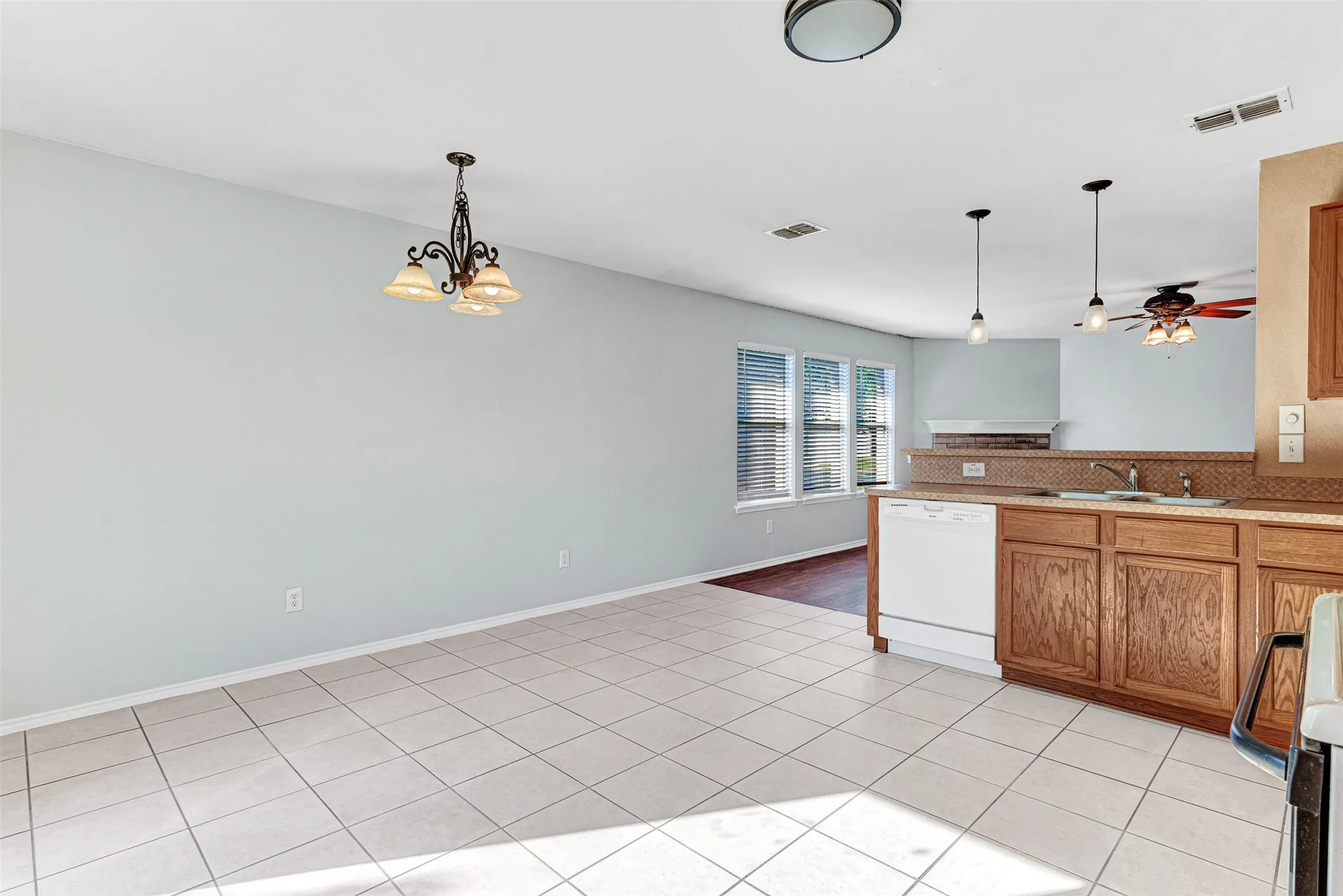 Single Family Residence For Sale in Collin County , 2600 Terrace Drive, Mc Kinney, Texas 75071, 3 Bedroom, 2 Bathroom, 2 Garage spaces, 1,595 Sqft, built in 2001, mls#21387301, Real Estate Agent in Mc Kinney, Homes For Sale in Collin county, Homes For Sale in Mc Kinney, Realtor in Mc Kinney Texas, Real Estate Brokerage Independent Realty Texas, Luminita Cordes Realtor