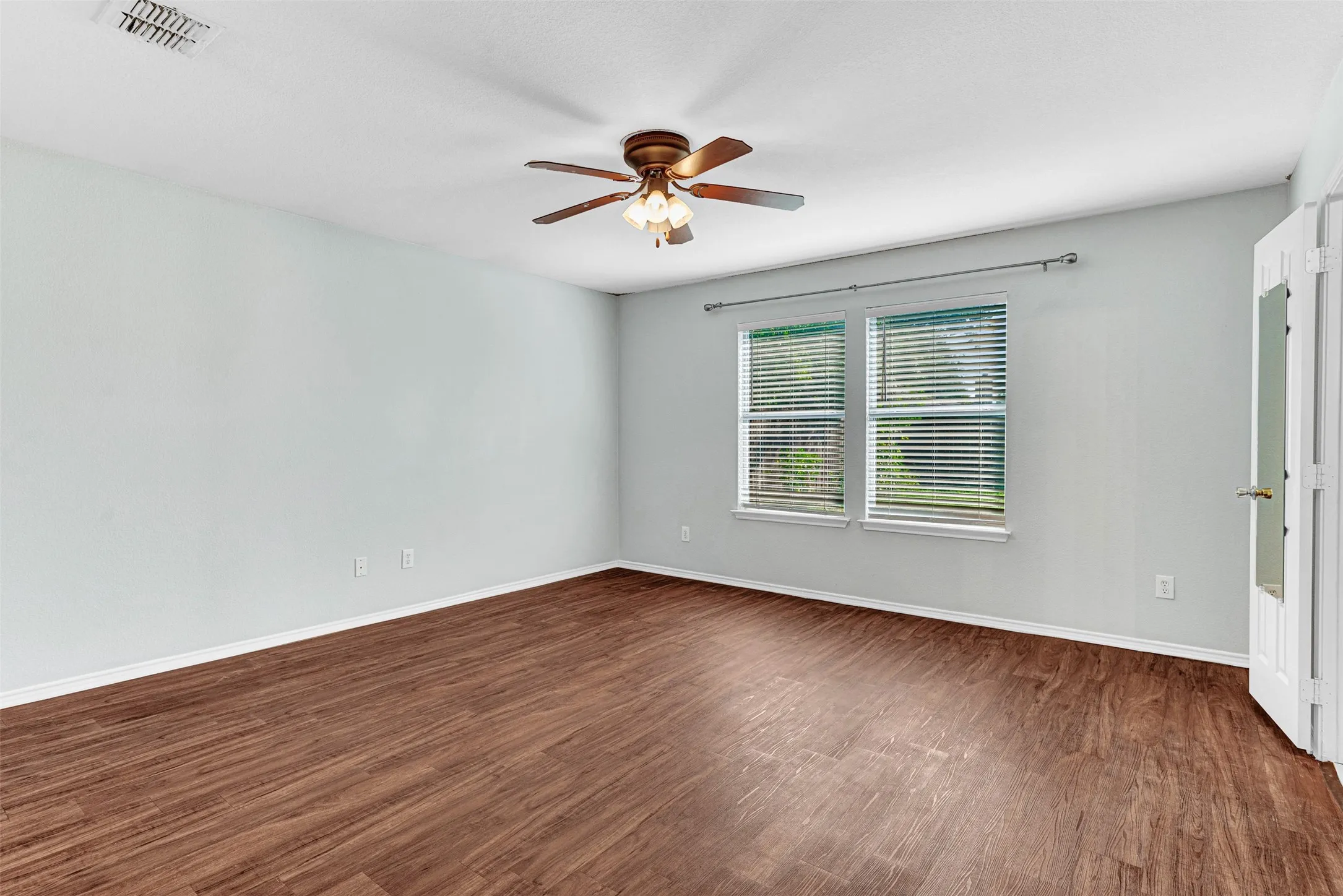 Single Family Residence For Sale in Collin County , 2600 Terrace Drive, Mc Kinney, Texas 75071, 3 Bedroom, 2 Bathroom, 2 Garage spaces, 1,595 Sqft, built in 2001, mls#21387301, Real Estate Agent in Mc Kinney, Homes For Sale in Collin county, Homes For Sale in Mc Kinney, Realtor in Mc Kinney Texas, Real Estate Brokerage Independent Realty Texas, Luminita Cordes Realtor