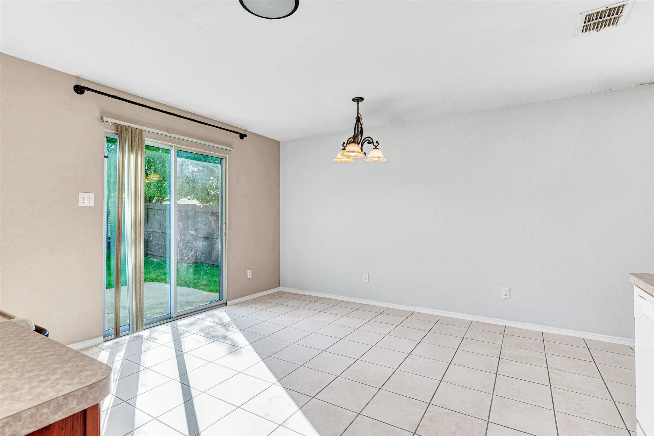Single Family Residence For Sale in Collin County , 2600 Terrace Drive, Mc Kinney, Texas 75071, 3 Bedroom, 2 Bathroom, 2 Garage spaces, 1,595 Sqft, built in 2001, mls#21387301, Real Estate Agent in Mc Kinney, Homes For Sale in Collin county, Homes For Sale in Mc Kinney, Realtor in Mc Kinney Texas, Real Estate Brokerage Independent Realty Texas, Luminita Cordes Realtor