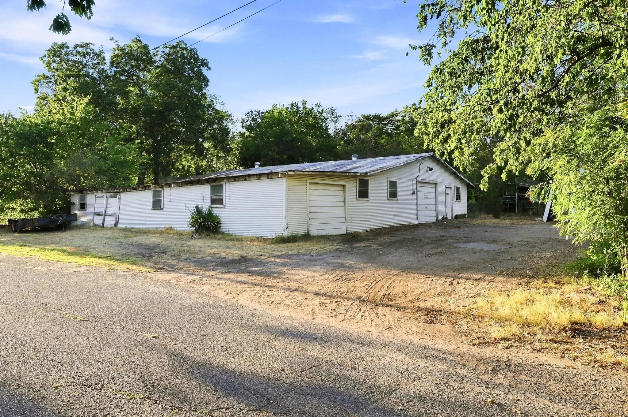 Single Family Residence For Sale in Hunt County , 1705 Morse Street, Commerce, Texas 75428, 0, 0, Garage spaces, 3,600 Sqft, built in 1970, mls#21383605, Real Estate Agent in Commerce, Homes For Sale in Hunt county, Homes For Sale in Commerce, Realtor in Commerce Texas, Real Estate Brokerage Independent Realty Texas, Luminita Cordes Realtor