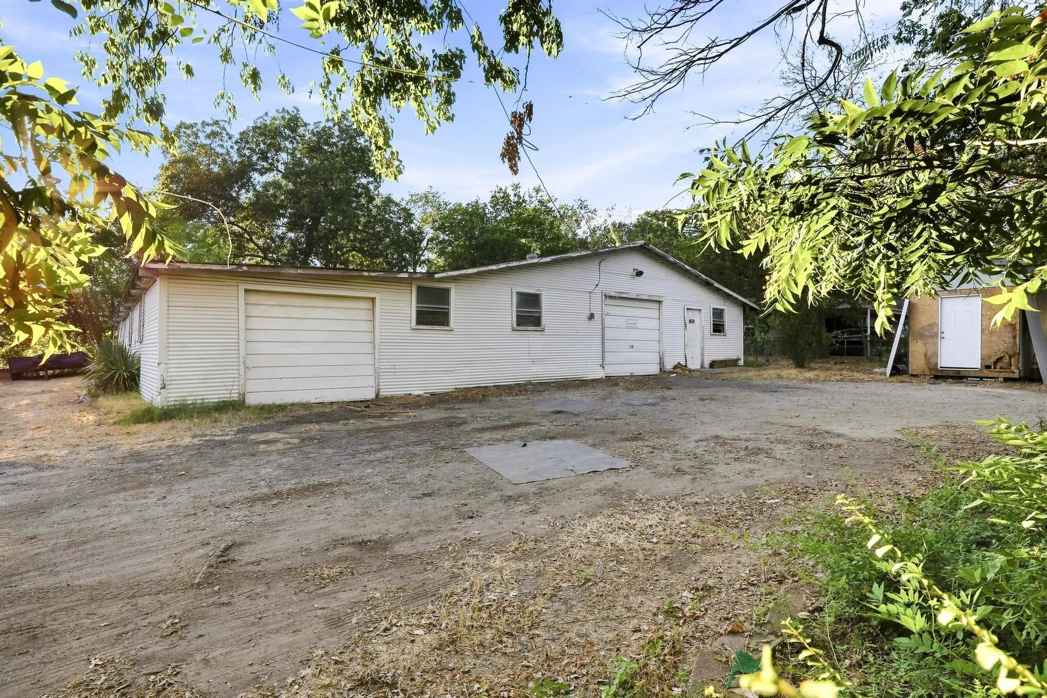 Single Family Residence For Sale in Hunt County , 1705 Morse Street, Commerce, Texas 75428, 0, 0, Garage spaces, 3,600 Sqft, built in 1970, mls#21383605, Real Estate Agent in Commerce, Homes For Sale in Hunt county, Homes For Sale in Commerce, Realtor in Commerce Texas, Real Estate Brokerage Independent Realty Texas, Luminita Cordes Realtor