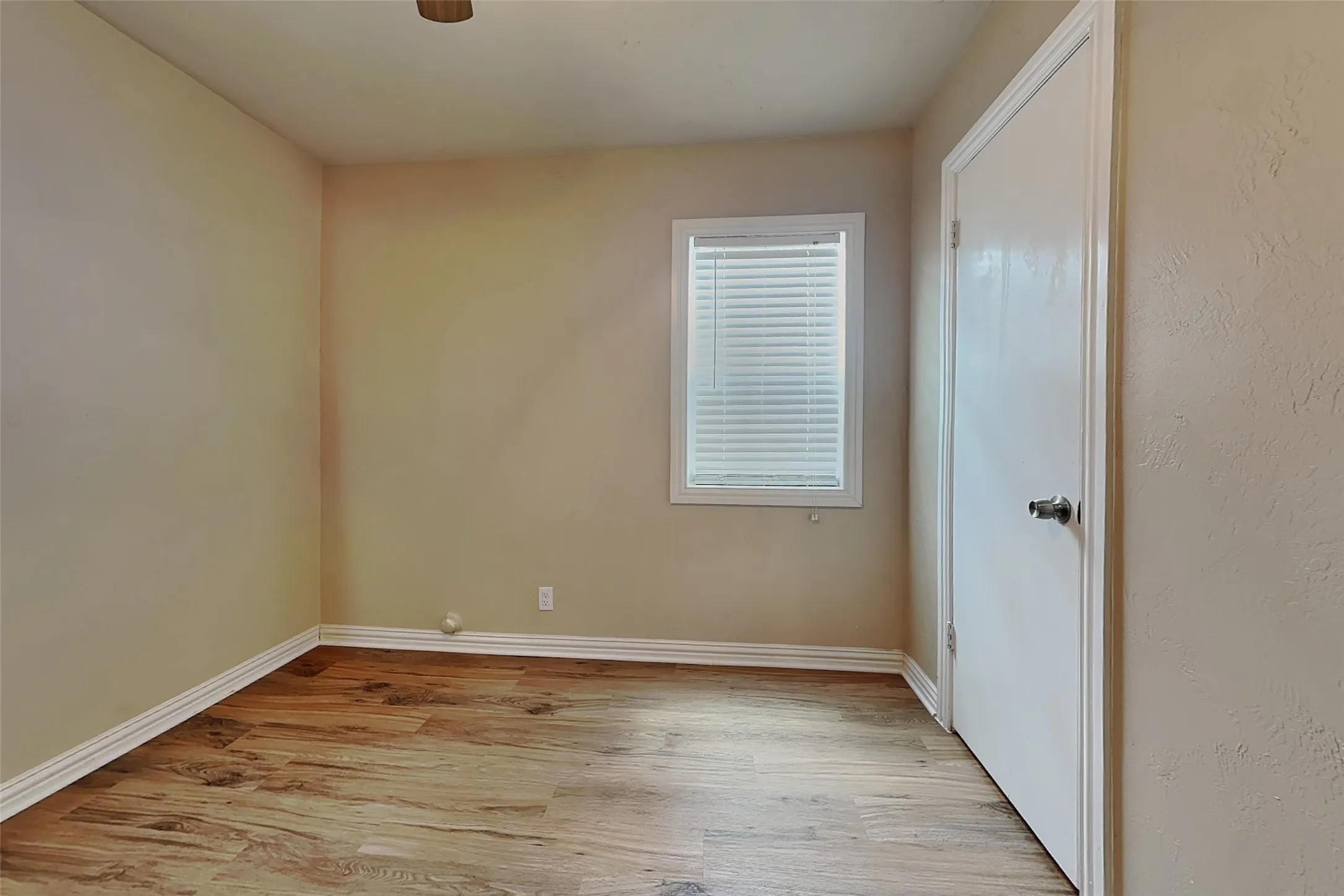 Single Family Residence For Rent in Tarrant County , 805 Aransas Drive, Euless, Texas 76039, 3 Bedroom, 1 Bathroom, Garage spaces, 1,200 Sqft, built in 1962, mls#21387411, Real Estate Agent in Euless, Homes For Rent in Tarrant county, Homes For Rent in Euless, Realtor in Euless Texas, Real Estate Brokerage Independent Realty Texas, Luminita Cordes Realtor