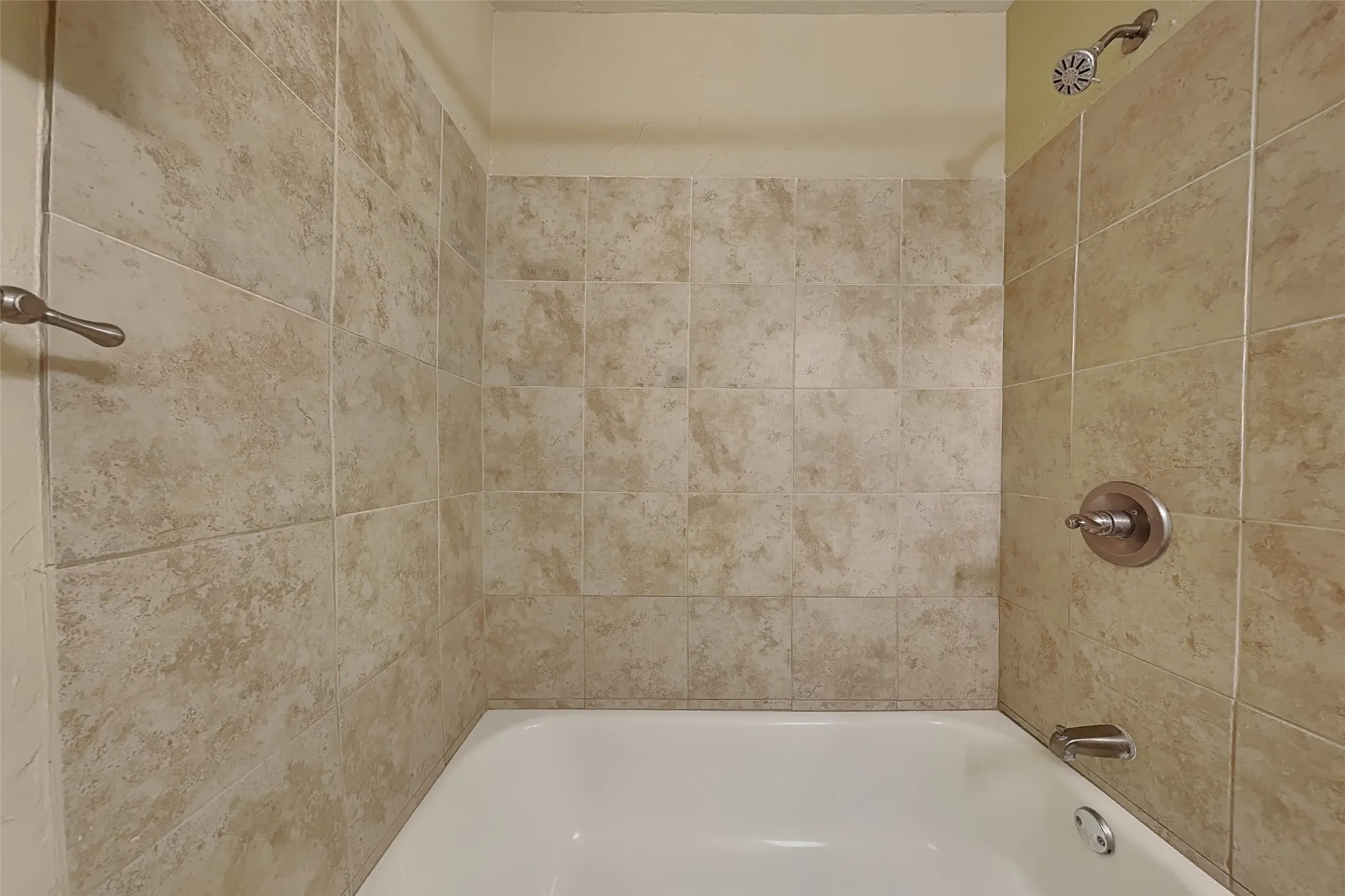 Single Family Residence For Rent in Tarrant County , 805 Aransas Drive, Euless, Texas 76039, 3 Bedroom, 1 Bathroom, Garage spaces, 1,200 Sqft, built in 1962, mls#21387411, Real Estate Agent in Euless, Homes For Rent in Tarrant county, Homes For Rent in Euless, Realtor in Euless Texas, Real Estate Brokerage Independent Realty Texas, Luminita Cordes Realtor