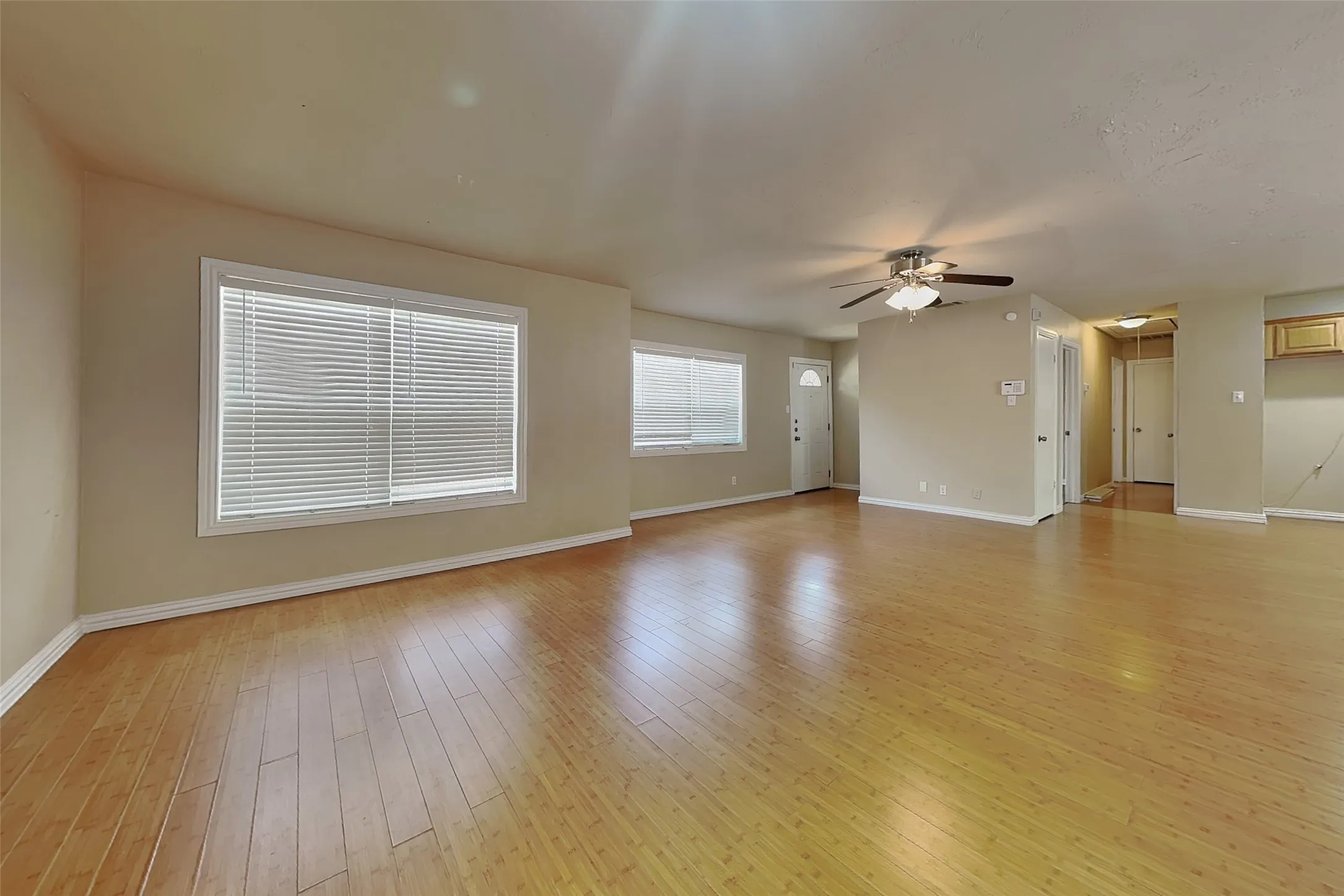 Single Family Residence For Rent in Tarrant County , 805 Aransas Drive, Euless, Texas 76039, 3 Bedroom, 1 Bathroom, Garage spaces, 1,200 Sqft, built in 1962, mls#21387411, Real Estate Agent in Euless, Homes For Rent in Tarrant county, Homes For Rent in Euless, Realtor in Euless Texas, Real Estate Brokerage Independent Realty Texas, Luminita Cordes Realtor