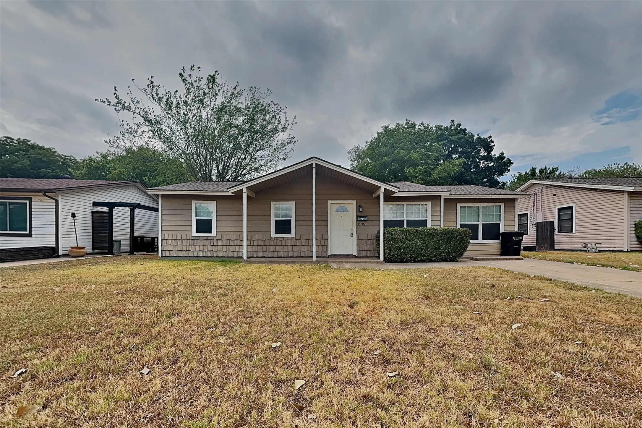 Single Family Residence For Rent in Tarrant County , 805 Aransas Drive, Euless, Texas 76039, 3 Bedroom, 1 Bathroom, Garage spaces, 1,200 Sqft, built in 1962, mls#21387411, Real Estate Agent in Euless, Homes For Rent in Tarrant county, Homes For Rent in Euless, Realtor in Euless Texas, Real Estate Brokerage Independent Realty Texas, Luminita Cordes Realtor
