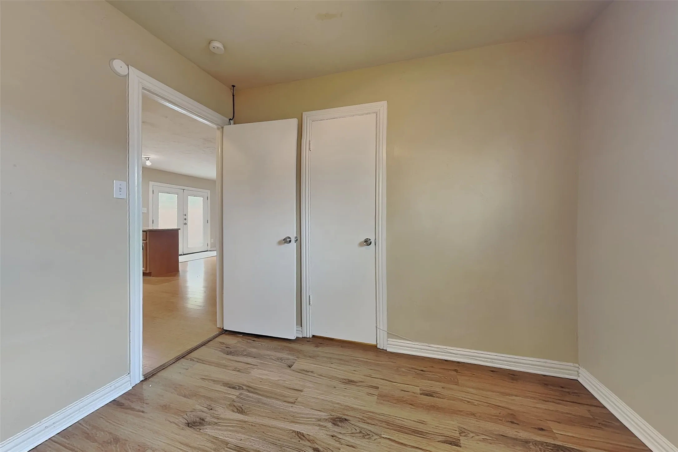 Single Family Residence For Rent in Tarrant County , 805 Aransas Drive, Euless, Texas 76039, 3 Bedroom, 1 Bathroom, Garage spaces, 1,200 Sqft, built in 1962, mls#21387411, Real Estate Agent in Euless, Homes For Rent in Tarrant county, Homes For Rent in Euless, Realtor in Euless Texas, Real Estate Brokerage Independent Realty Texas, Luminita Cordes Realtor