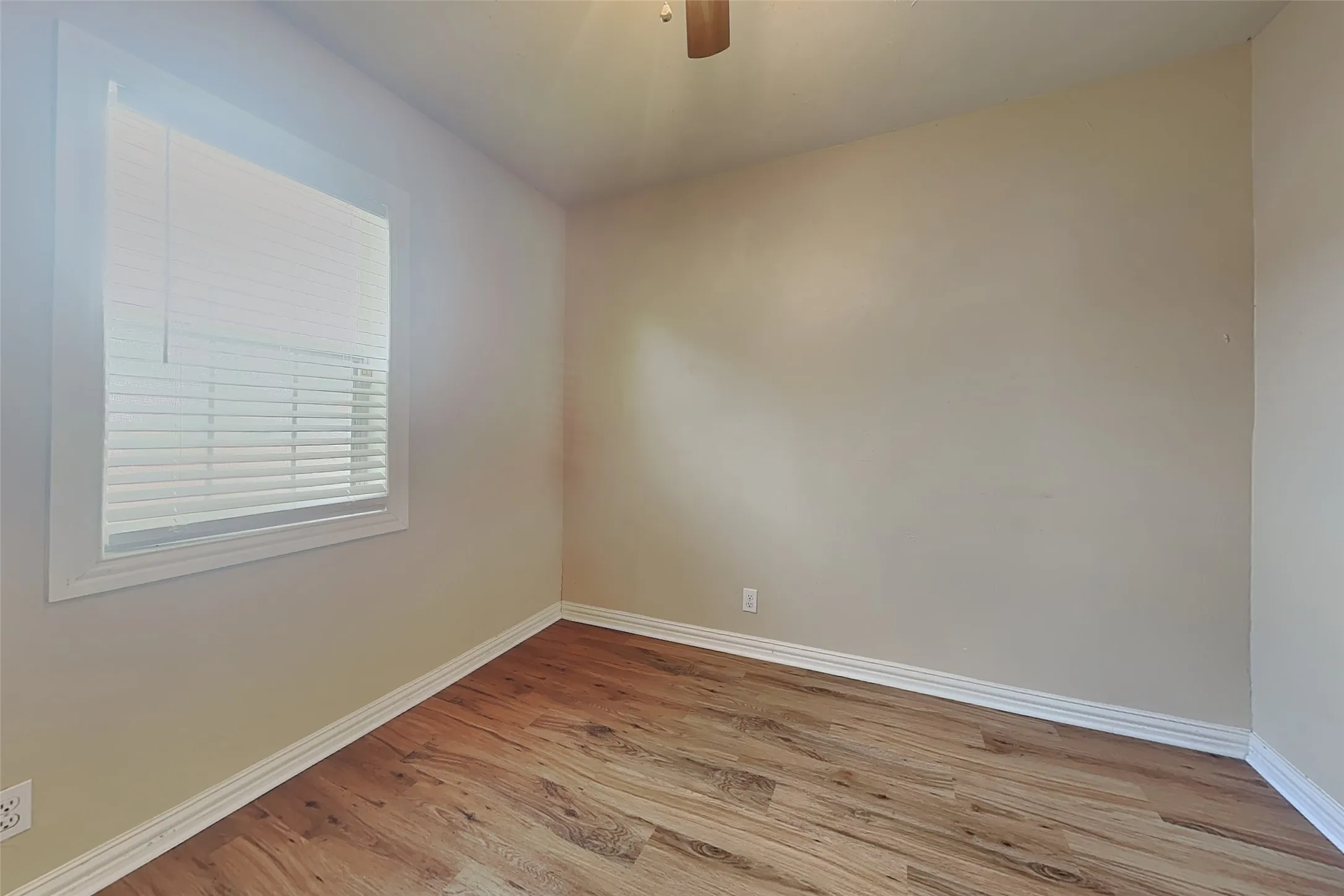 Single Family Residence For Rent in Tarrant County , 805 Aransas Drive, Euless, Texas 76039, 3 Bedroom, 1 Bathroom, Garage spaces, 1,200 Sqft, built in 1962, mls#21387411, Real Estate Agent in Euless, Homes For Rent in Tarrant county, Homes For Rent in Euless, Realtor in Euless Texas, Real Estate Brokerage Independent Realty Texas, Luminita Cordes Realtor