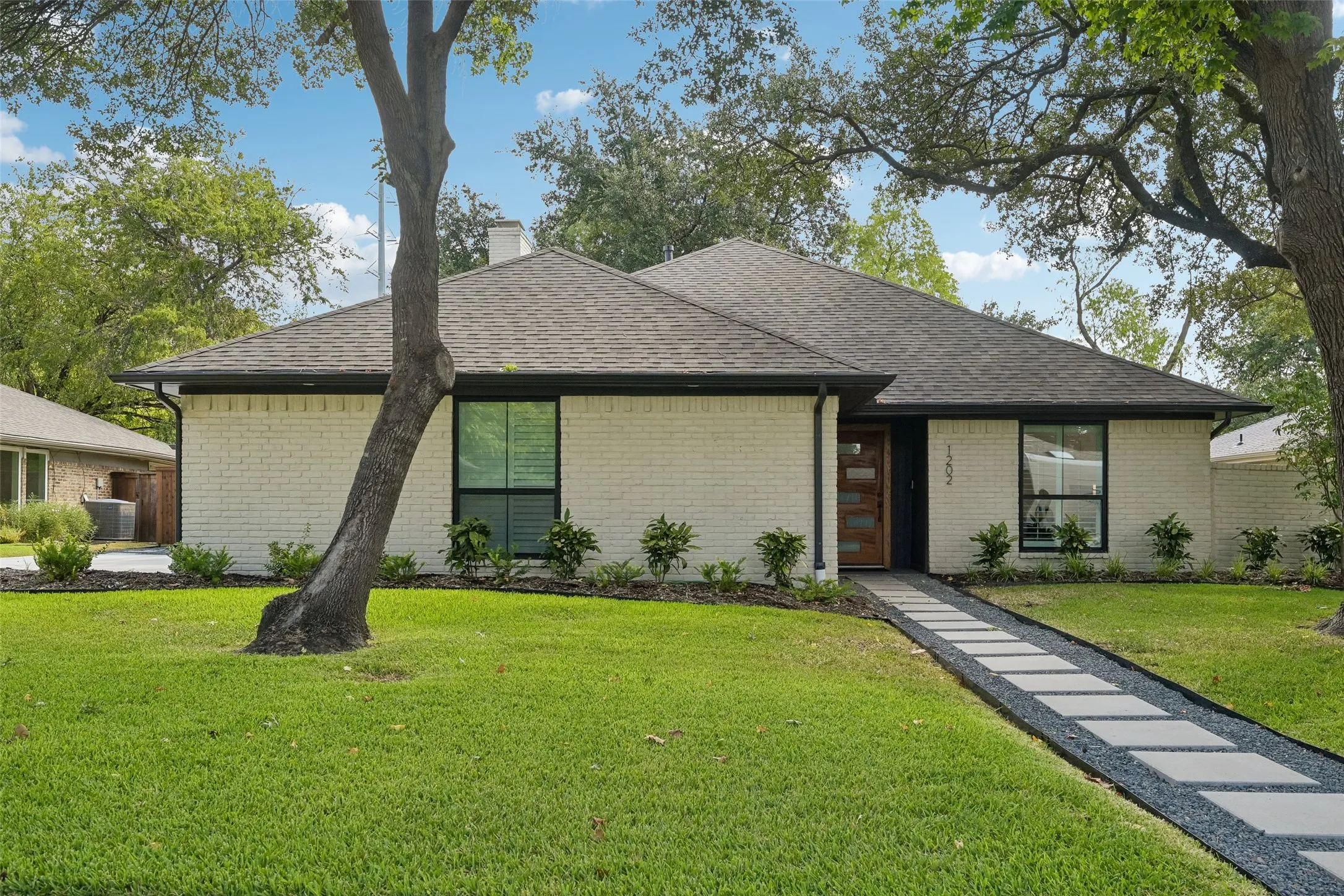 Single Family Residence For Sale in Dallas County , 1202 Odessa Drive, Richardson, Texas 75080, 3 Bedroom, 2 Bathroom, 2 Garage spaces, 1,979 Sqft, built in 1978, mls#21374470, Real Estate Agent in Richardson, Homes For Sale in Dallas county, Homes For Sale in Richardson, Realtor in Richardson Texas, Real Estate Brokerage Independent Realty Texas, Luminita Cordes Realtor