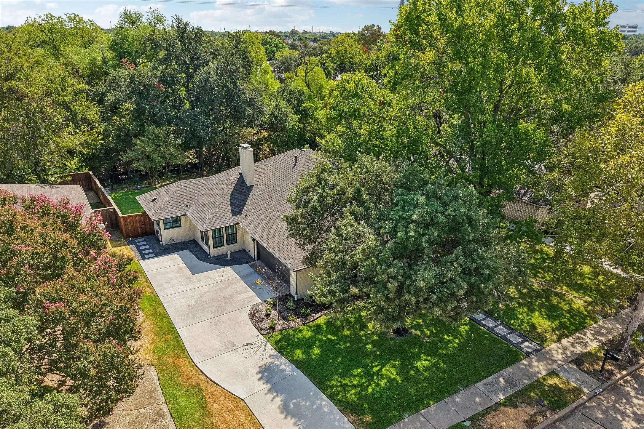 Single Family Residence For Sale in Dallas County , 1202 Odessa Drive, Richardson, Texas 75080, 3 Bedroom, 2 Bathroom, 2 Garage spaces, 1,979 Sqft, built in 1978, mls#21374470, Real Estate Agent in Richardson, Homes For Sale in Dallas county, Homes For Sale in Richardson, Realtor in Richardson Texas, Real Estate Brokerage Independent Realty Texas, Luminita Cordes Realtor