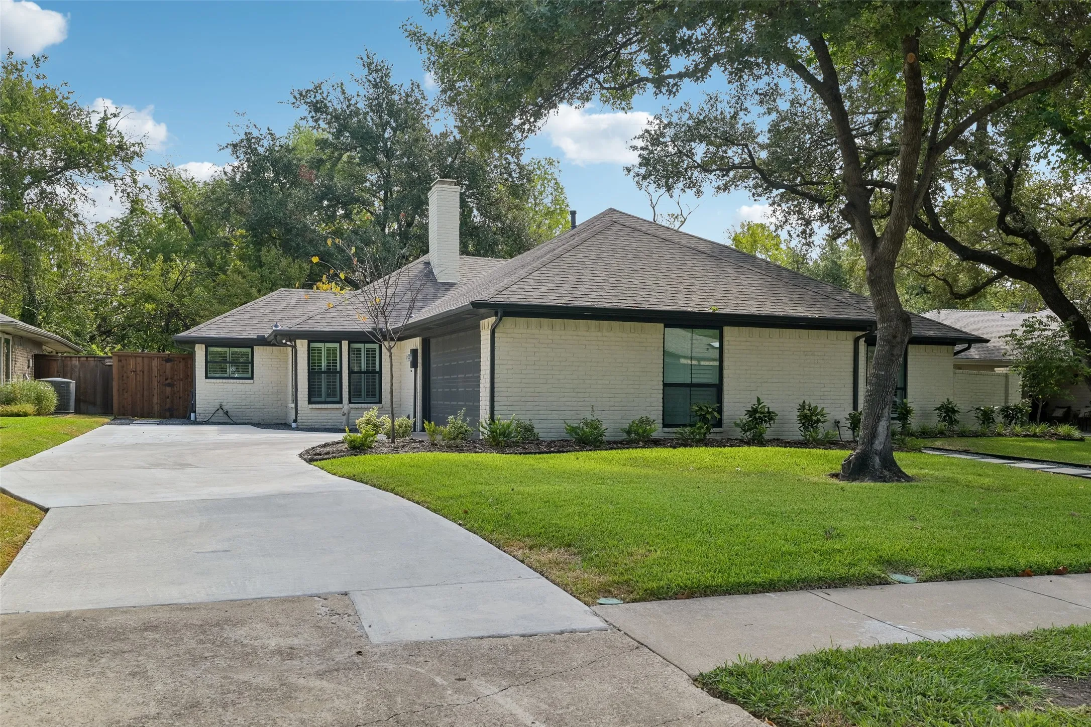 Single Family Residence For Sale in Dallas County , 1202 Odessa Drive, Richardson, Texas 75080, 3 Bedroom, 2 Bathroom, 2 Garage spaces, 1,979 Sqft, built in 1978, mls#21374470, Real Estate Agent in Richardson, Homes For Sale in Dallas county, Homes For Sale in Richardson, Realtor in Richardson Texas, Real Estate Brokerage Independent Realty Texas, Luminita Cordes Realtor