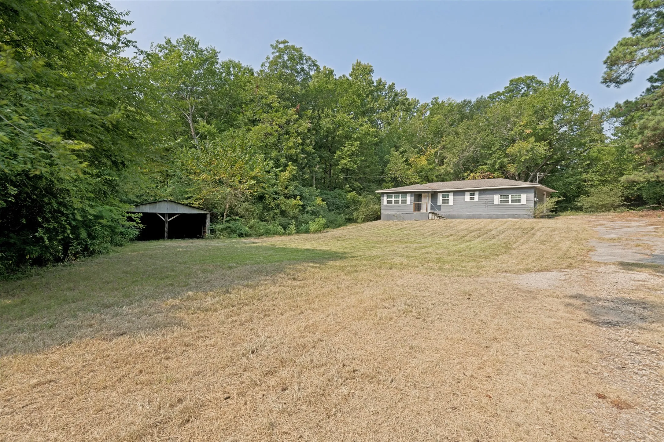 Single Family Residence For Rent in Wood County , 422 Stone Street, Mineola, Texas 75773, 3 Bedroom, 2 Bathroom, Garage spaces, 1,281 Sqft, built in 1940, mls#21387412, Real Estate Agent in Mineola, Homes For Rent in Wood county, Homes For Rent in Mineola, Realtor in Mineola Texas, Real Estate Brokerage Independent Realty Texas, Luminita Cordes Realtor