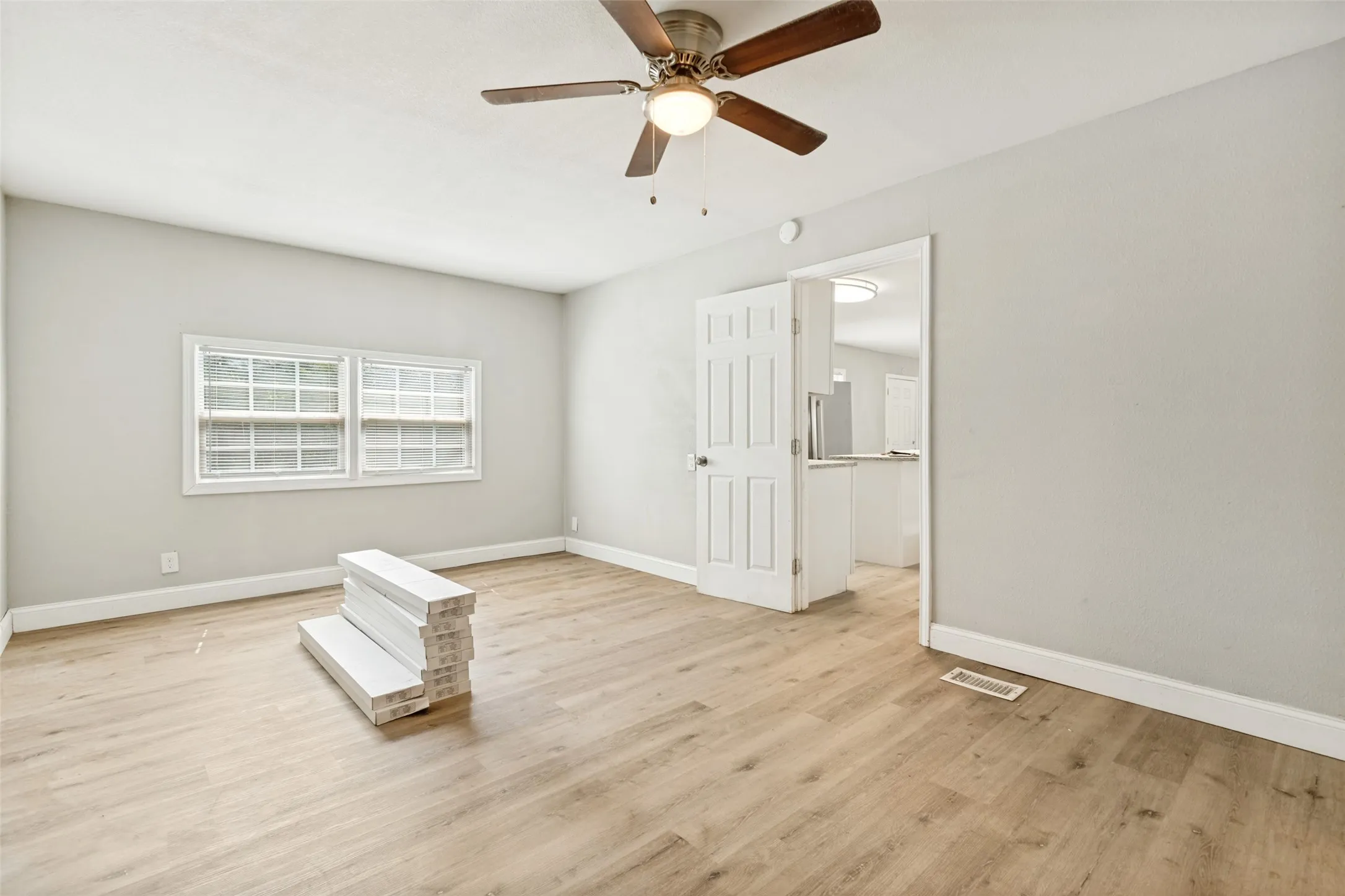 Single Family Residence For Rent in Wood County , 422 Stone Street, Mineola, Texas 75773, 3 Bedroom, 2 Bathroom, Garage spaces, 1,281 Sqft, built in 1940, mls#21387412, Real Estate Agent in Mineola, Homes For Rent in Wood county, Homes For Rent in Mineola, Realtor in Mineola Texas, Real Estate Brokerage Independent Realty Texas, Luminita Cordes Realtor