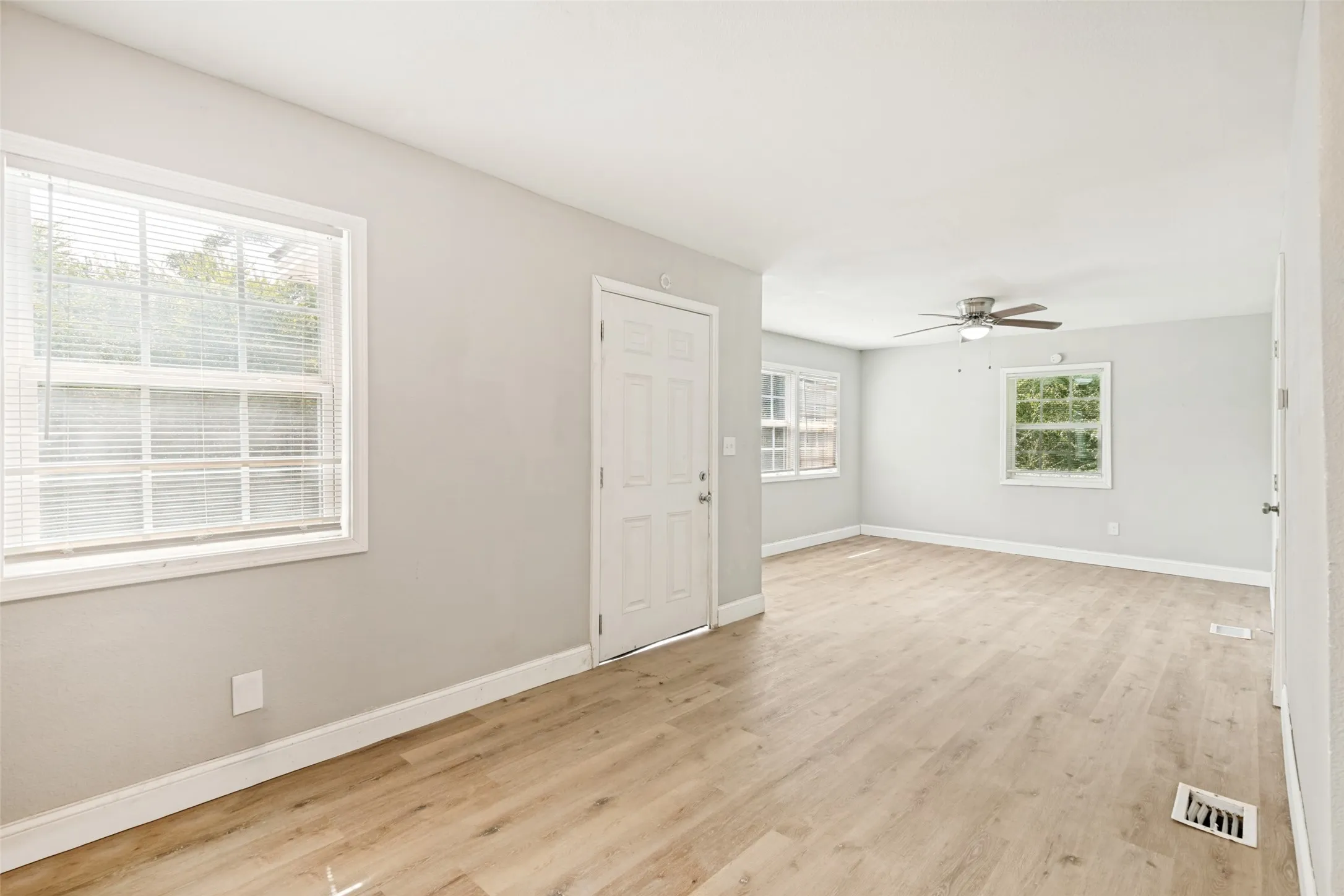 Single Family Residence For Rent in Wood County , 422 Stone Street, Mineola, Texas 75773, 3 Bedroom, 2 Bathroom, Garage spaces, 1,281 Sqft, built in 1940, mls#21387412, Real Estate Agent in Mineola, Homes For Rent in Wood county, Homes For Rent in Mineola, Realtor in Mineola Texas, Real Estate Brokerage Independent Realty Texas, Luminita Cordes Realtor