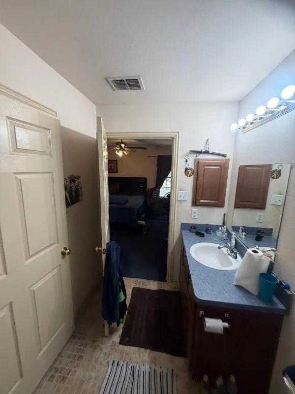 Single Family Residence For Sale in Dallas County , 918 Bayonne Street, Dallas, Texas 75212, 3 Bedroom, 2 Bathroom, 1 Garage spaces, 1,168 Sqft, built in 2009, mls#21387374, Real Estate Agent in Dallas, Homes For Sale in Dallas county, Homes For Sale in Dallas, Realtor in Dallas Texas, Real Estate Brokerage Independent Realty Texas, Luminita Cordes Realtor