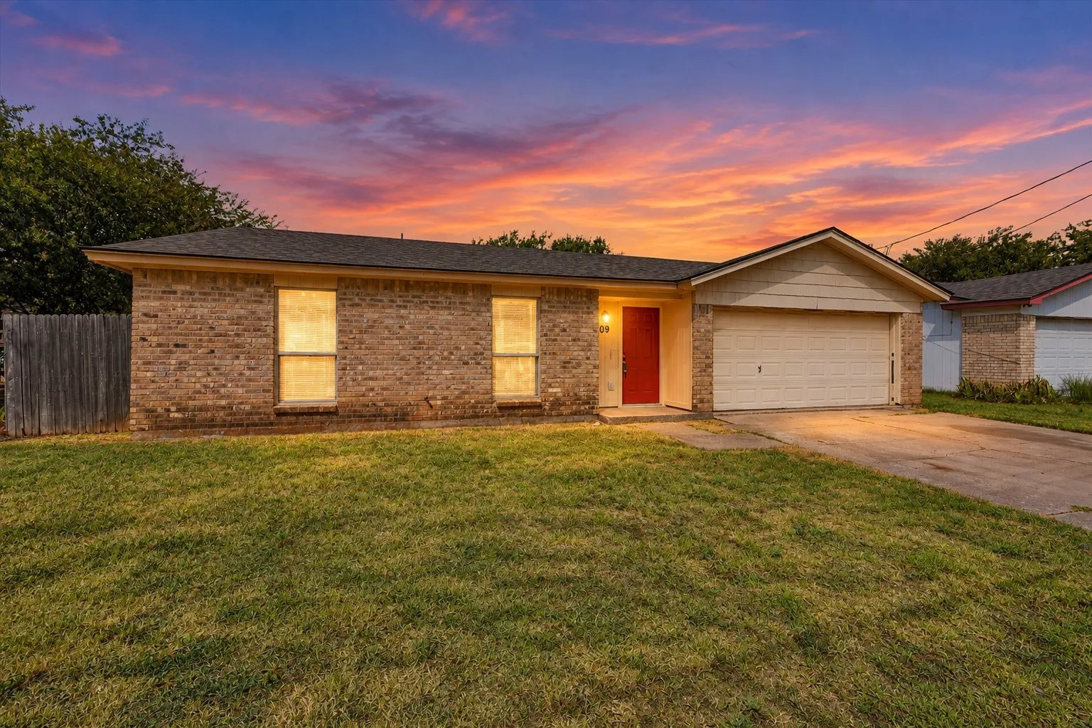 Single Family Residence For Sale in Tarrant County , 209 Water Lane, Crowley, Texas 76036, 3 Bedroom, 2 Bathroom, 2 Garage spaces, 1,080 Sqft, built in 1983, mls#21381198, Real Estate Agent in Crowley, Homes For Sale in Tarrant county, Homes For Sale in Crowley, Realtor in Crowley Texas, Real Estate Brokerage Independent Realty Texas, Luminita Cordes Realtor