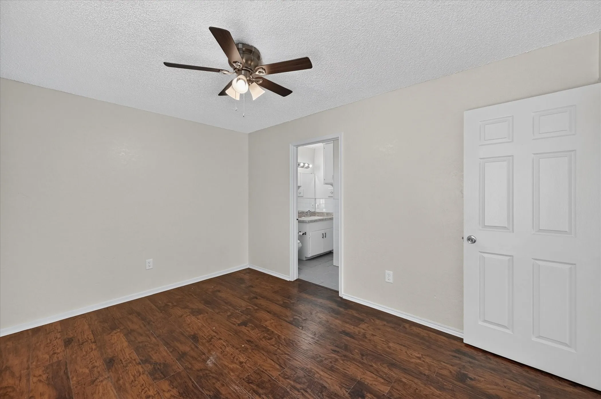 Single Family Residence For Sale in Tarrant County , 209 Water Lane, Crowley, Texas 76036, 3 Bedroom, 2 Bathroom, 2 Garage spaces, 1,080 Sqft, built in 1983, mls#21381198, Real Estate Agent in Crowley, Homes For Sale in Tarrant county, Homes For Sale in Crowley, Realtor in Crowley Texas, Real Estate Brokerage Independent Realty Texas, Luminita Cordes Realtor