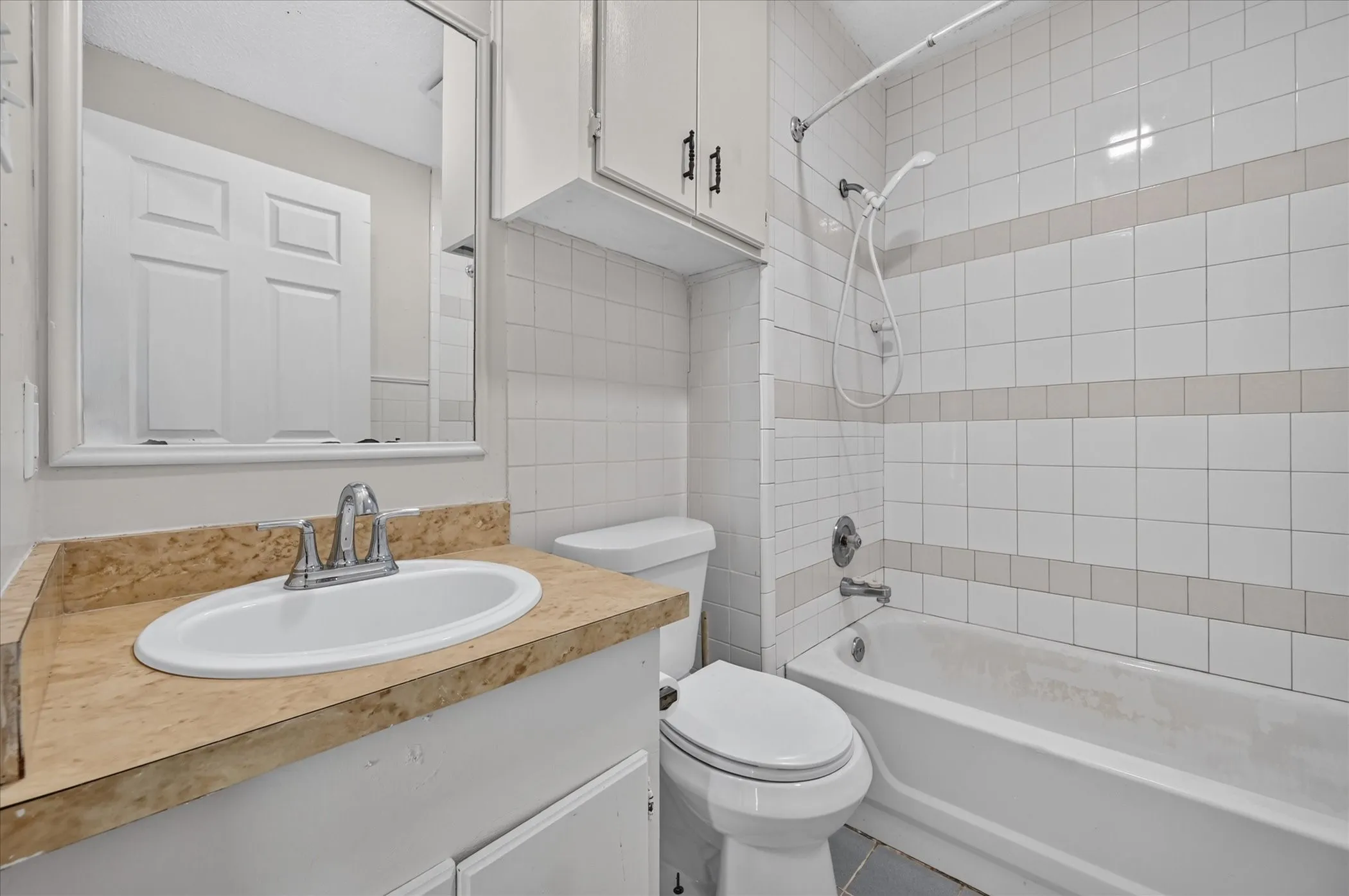 Single Family Residence For Sale in Tarrant County , 209 Water Lane, Crowley, Texas 76036, 3 Bedroom, 2 Bathroom, 2 Garage spaces, 1,080 Sqft, built in 1983, mls#21381198, Real Estate Agent in Crowley, Homes For Sale in Tarrant county, Homes For Sale in Crowley, Realtor in Crowley Texas, Real Estate Brokerage Independent Realty Texas, Luminita Cordes Realtor