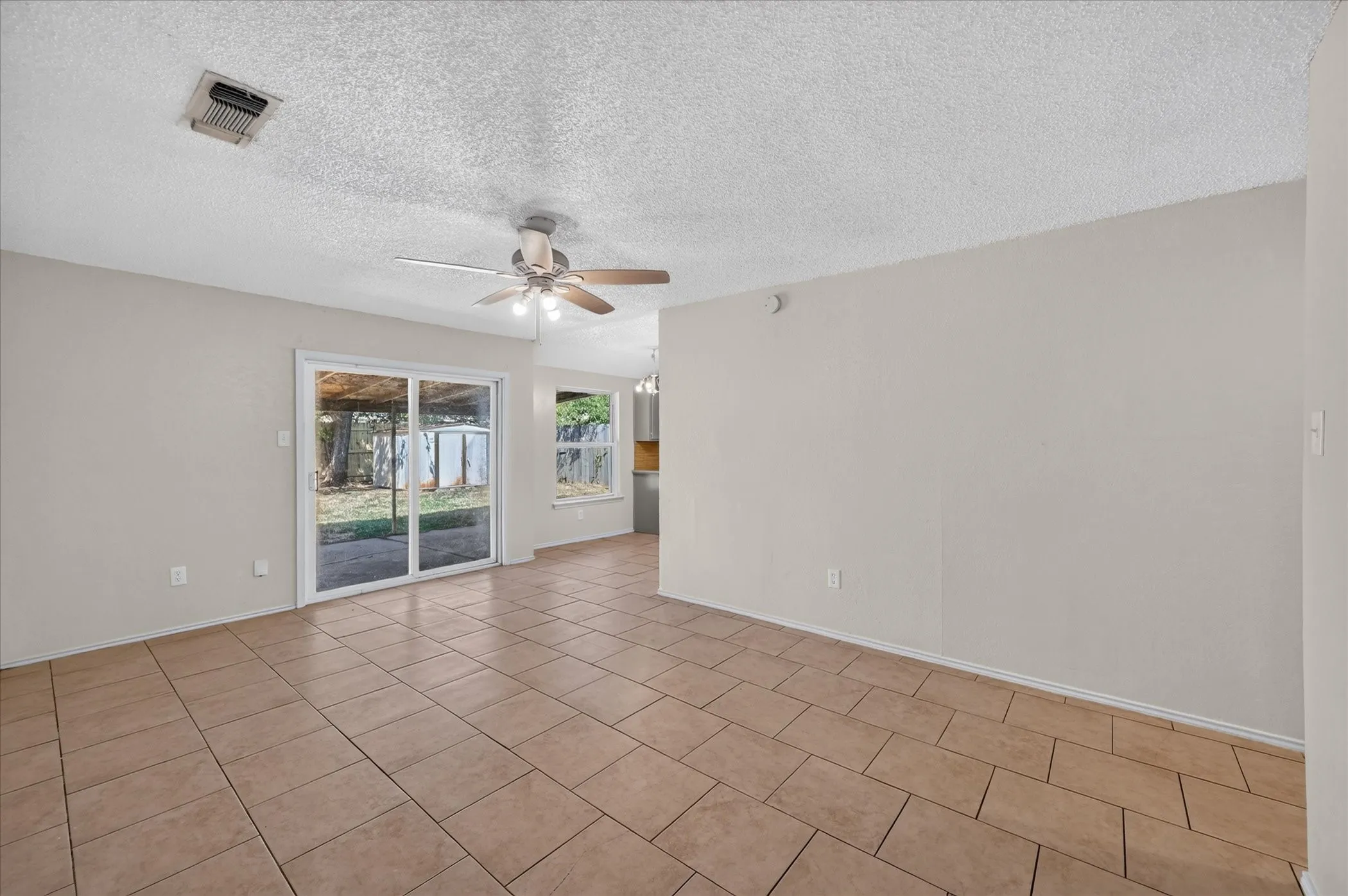 Single Family Residence For Sale in Tarrant County , 209 Water Lane, Crowley, Texas 76036, 3 Bedroom, 2 Bathroom, 2 Garage spaces, 1,080 Sqft, built in 1983, mls#21381198, Real Estate Agent in Crowley, Homes For Sale in Tarrant county, Homes For Sale in Crowley, Realtor in Crowley Texas, Real Estate Brokerage Independent Realty Texas, Luminita Cordes Realtor