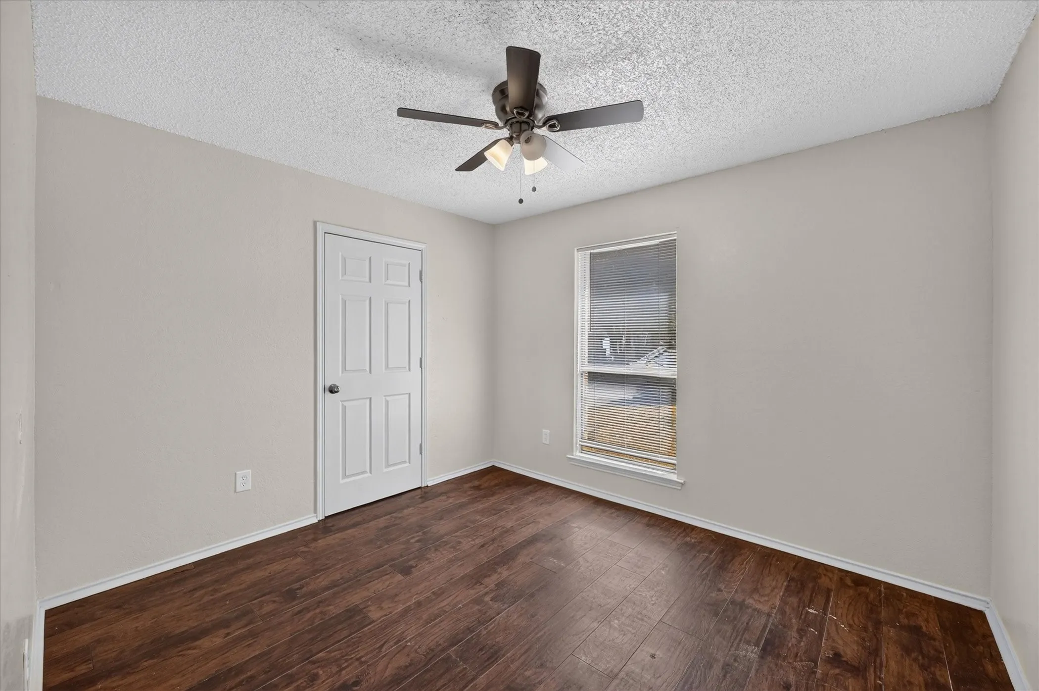 Single Family Residence For Sale in Tarrant County , 209 Water Lane, Crowley, Texas 76036, 3 Bedroom, 2 Bathroom, 2 Garage spaces, 1,080 Sqft, built in 1983, mls#21381198, Real Estate Agent in Crowley, Homes For Sale in Tarrant county, Homes For Sale in Crowley, Realtor in Crowley Texas, Real Estate Brokerage Independent Realty Texas, Luminita Cordes Realtor
