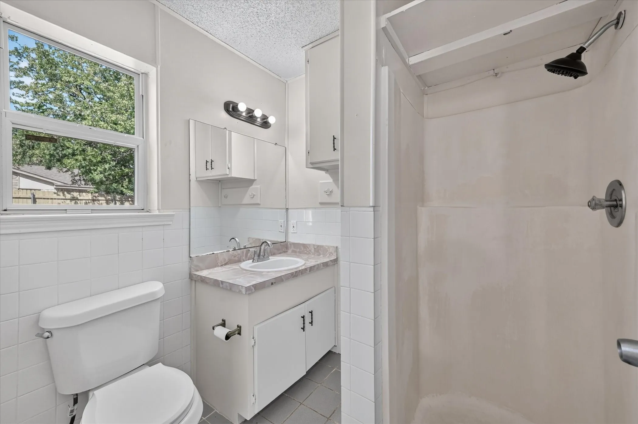 Single Family Residence For Sale in Tarrant County , 209 Water Lane, Crowley, Texas 76036, 3 Bedroom, 2 Bathroom, 2 Garage spaces, 1,080 Sqft, built in 1983, mls#21381198, Real Estate Agent in Crowley, Homes For Sale in Tarrant county, Homes For Sale in Crowley, Realtor in Crowley Texas, Real Estate Brokerage Independent Realty Texas, Luminita Cordes Realtor