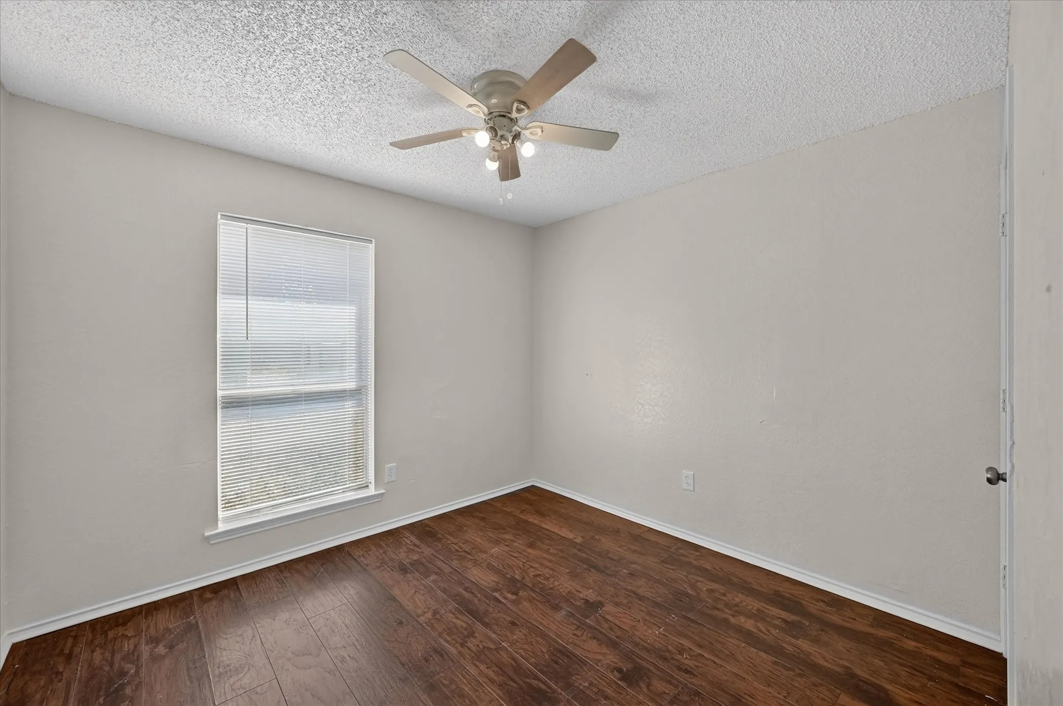 Single Family Residence For Sale in Tarrant County , 209 Water Lane, Crowley, Texas 76036, 3 Bedroom, 2 Bathroom, 2 Garage spaces, 1,080 Sqft, built in 1983, mls#21381198, Real Estate Agent in Crowley, Homes For Sale in Tarrant county, Homes For Sale in Crowley, Realtor in Crowley Texas, Real Estate Brokerage Independent Realty Texas, Luminita Cordes Realtor