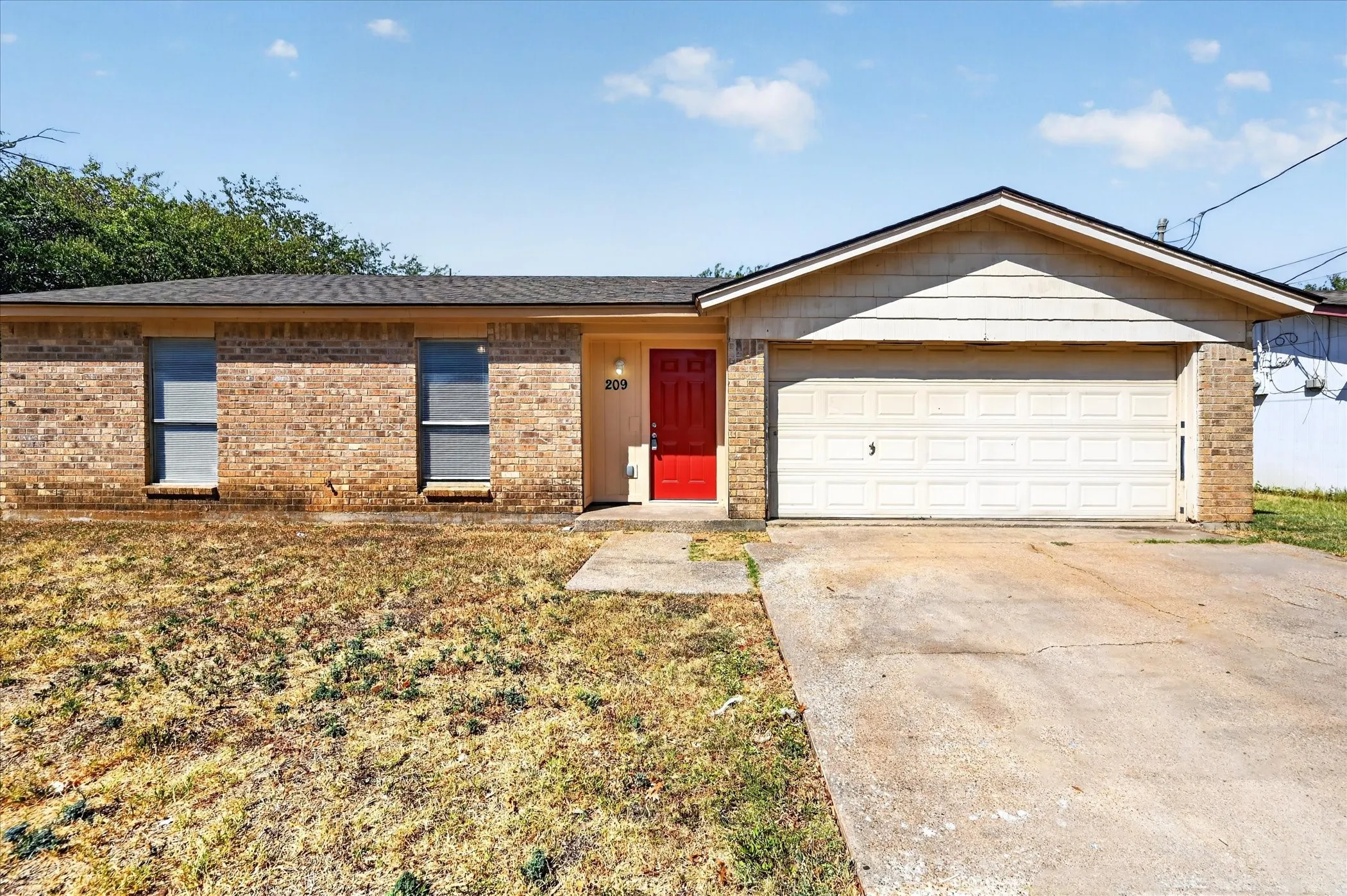 Single Family Residence For Sale in Tarrant County , 209 Water Lane, Crowley, Texas 76036, 3 Bedroom, 2 Bathroom, 2 Garage spaces, 1,080 Sqft, built in 1983, mls#21381198, Real Estate Agent in Crowley, Homes For Sale in Tarrant county, Homes For Sale in Crowley, Realtor in Crowley Texas, Real Estate Brokerage Independent Realty Texas, Luminita Cordes Realtor